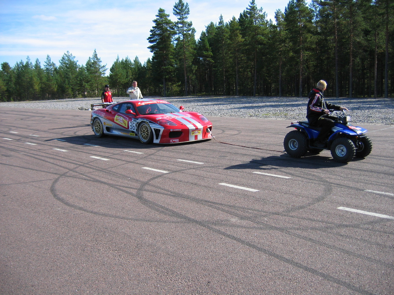 Radalle.com & Ferrari Challenge 11.9.2005 Alastaro, Ferrari hinauksessa