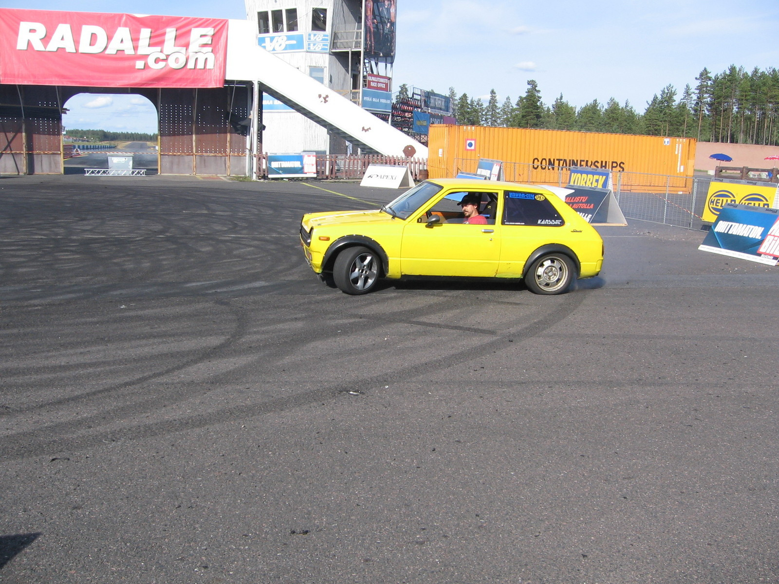 Radalle.com & Ferrari Challenge 11.9.2005 Alastaro, Starlet burnout