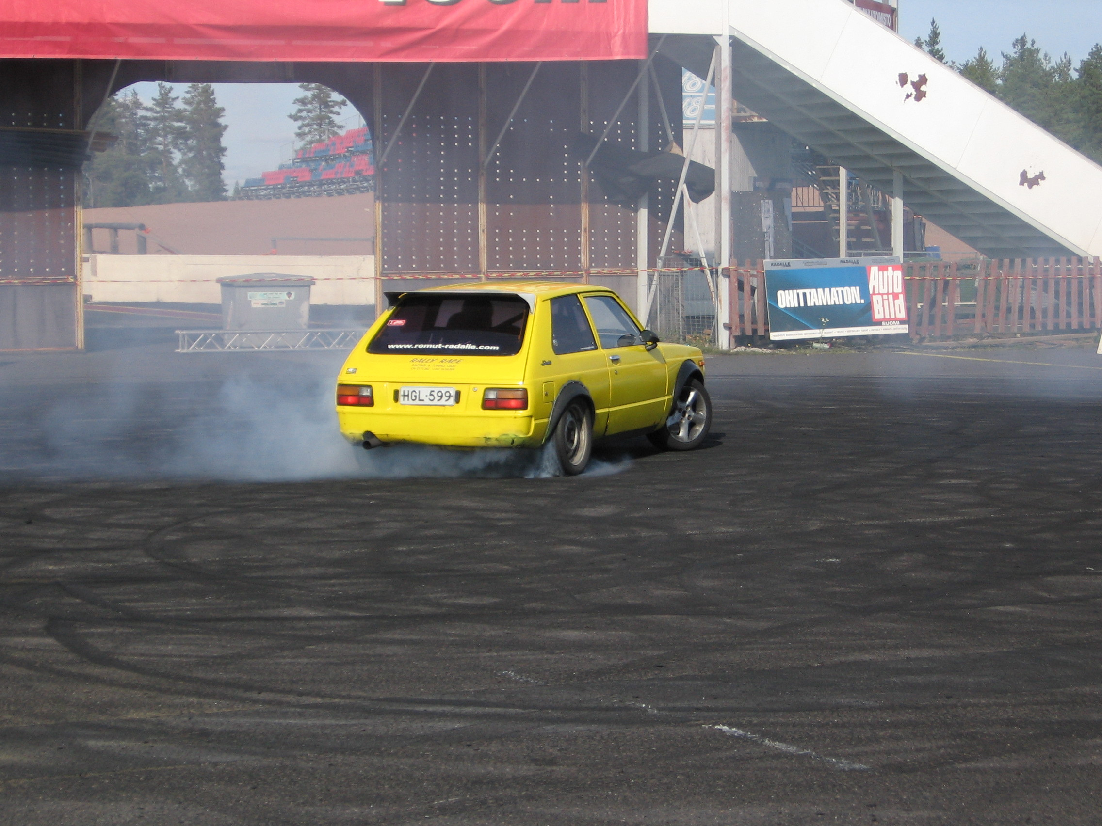 Radalle.com & Ferrari Challenge 11.9.2005 Alastaro, Starlet burnout