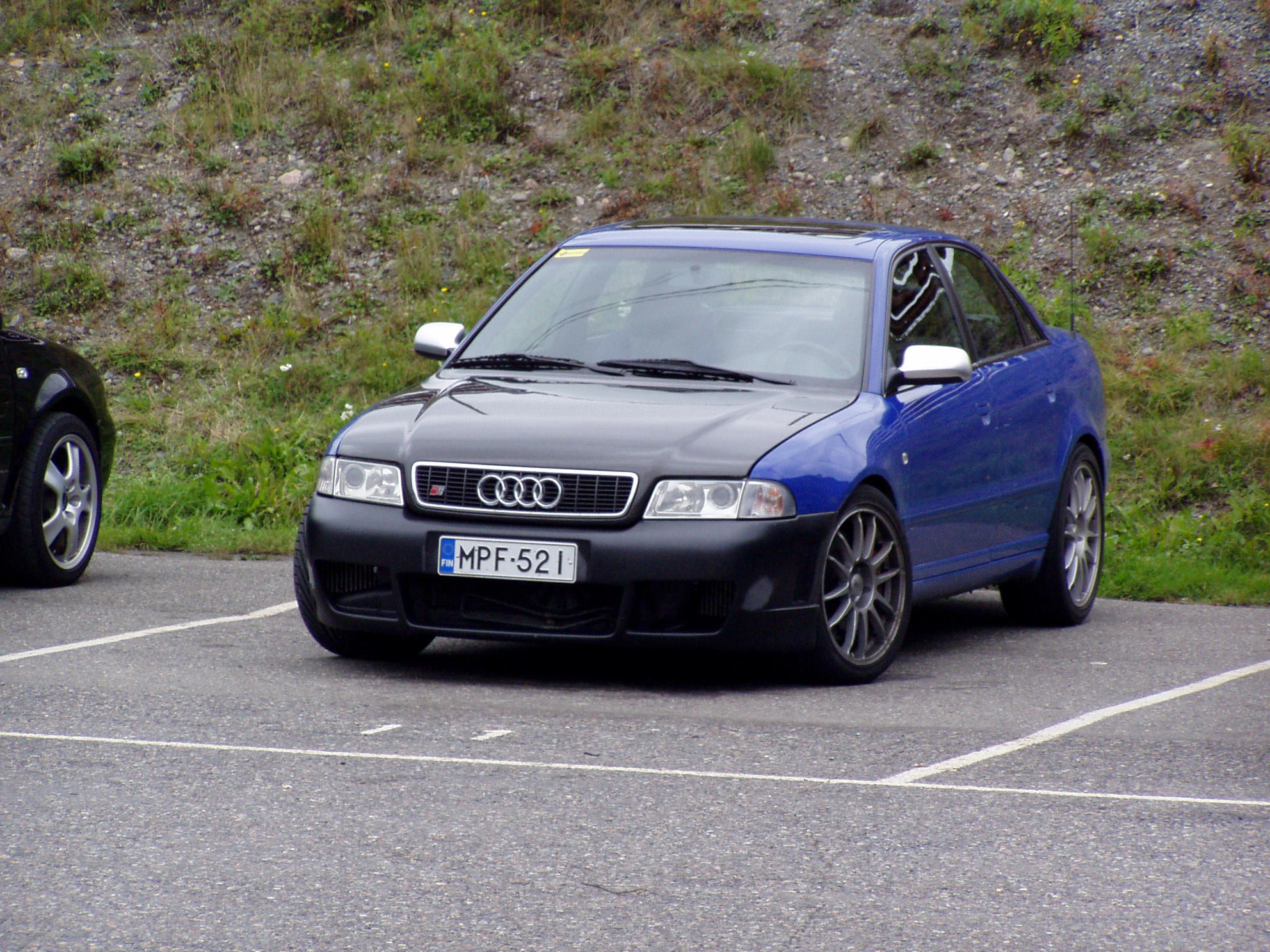 Sunday on racetrack 18.9.2005, Audi A4 Quattro 1999, Sininen mustalla konepellillÃ¤