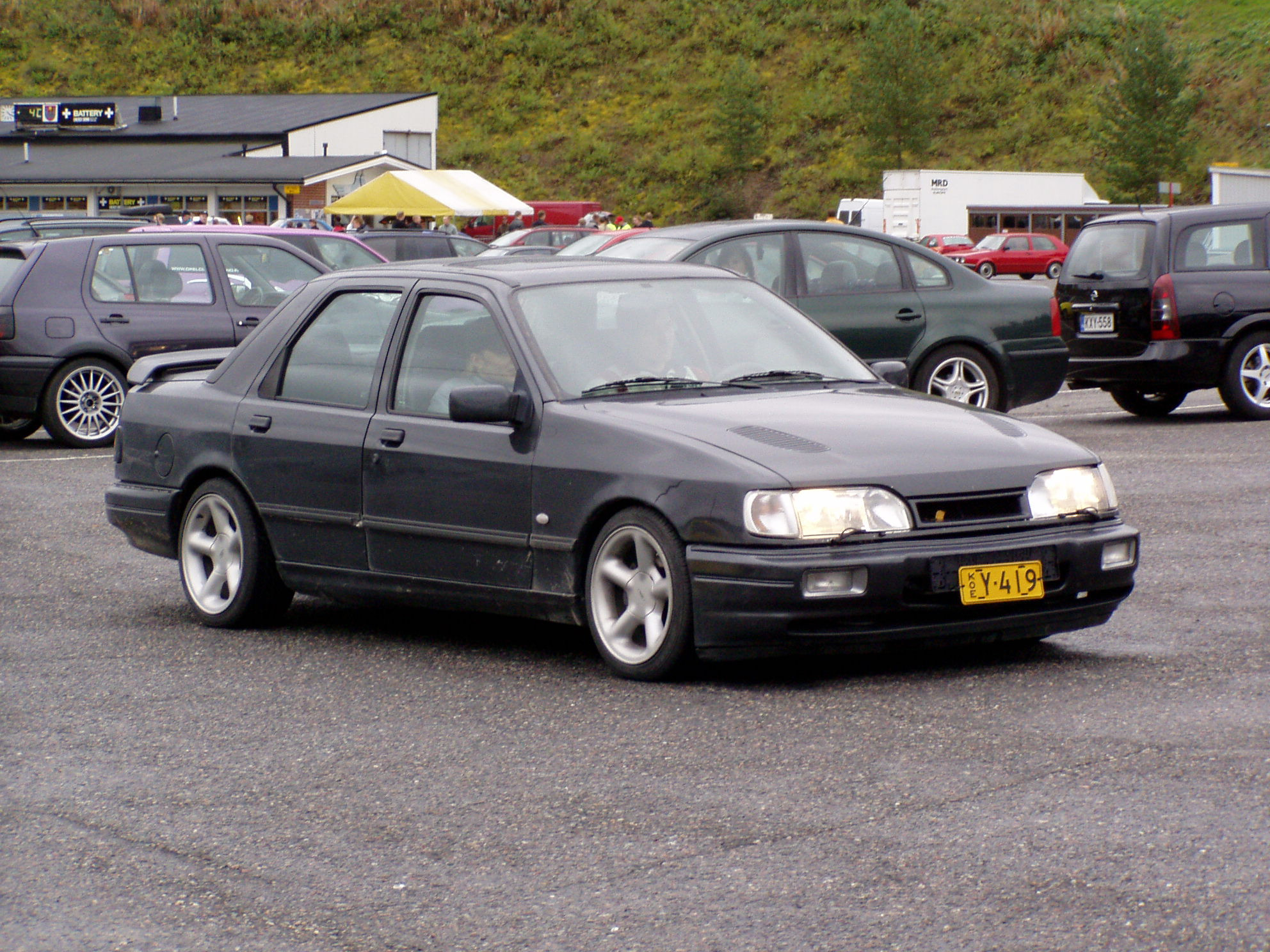 Sunday on racetrack 18.9.2005, Musta Ford Sierra