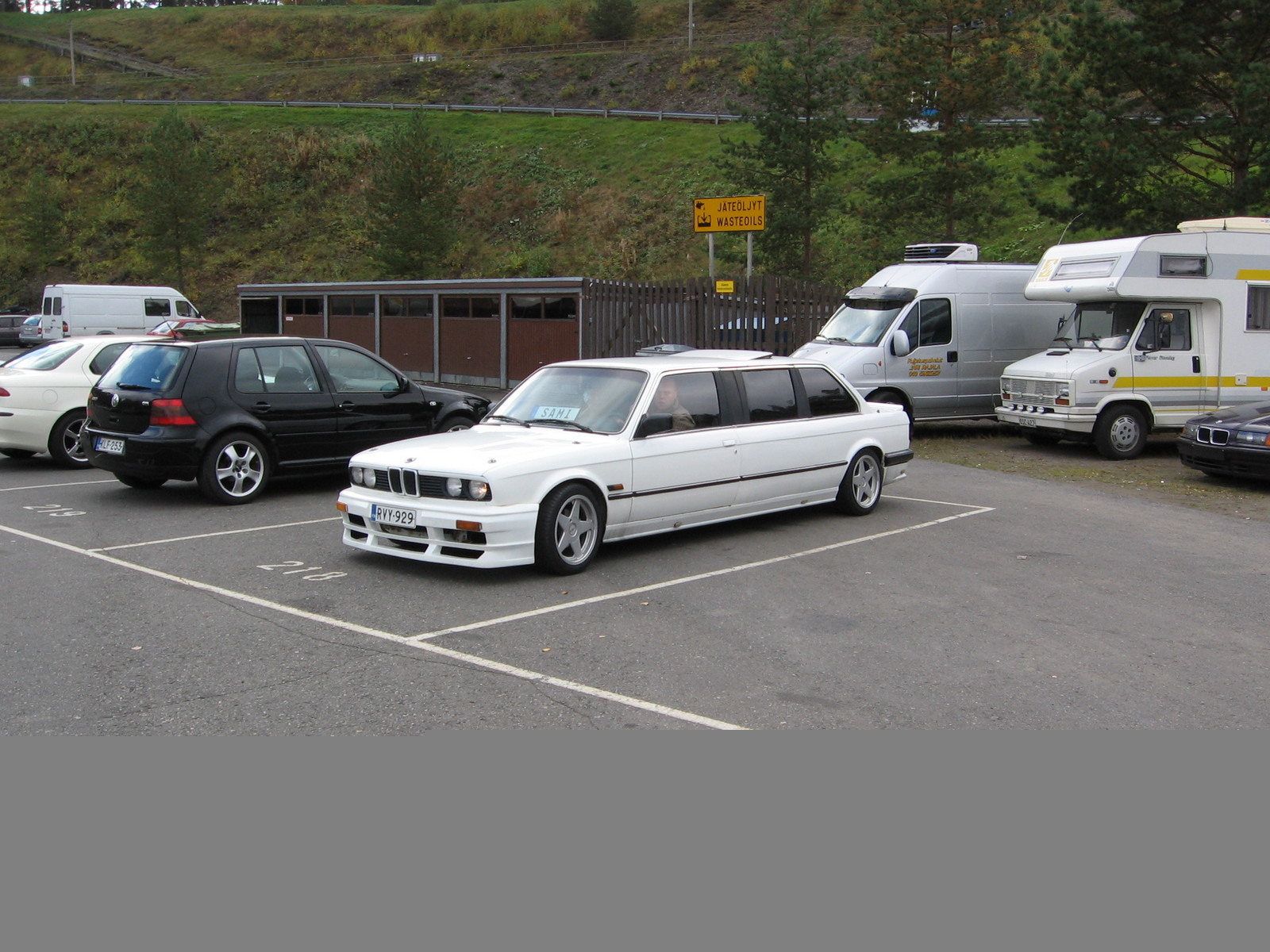 Radalle.com 1.10.2005 Ahvenisto, White BMW limousine