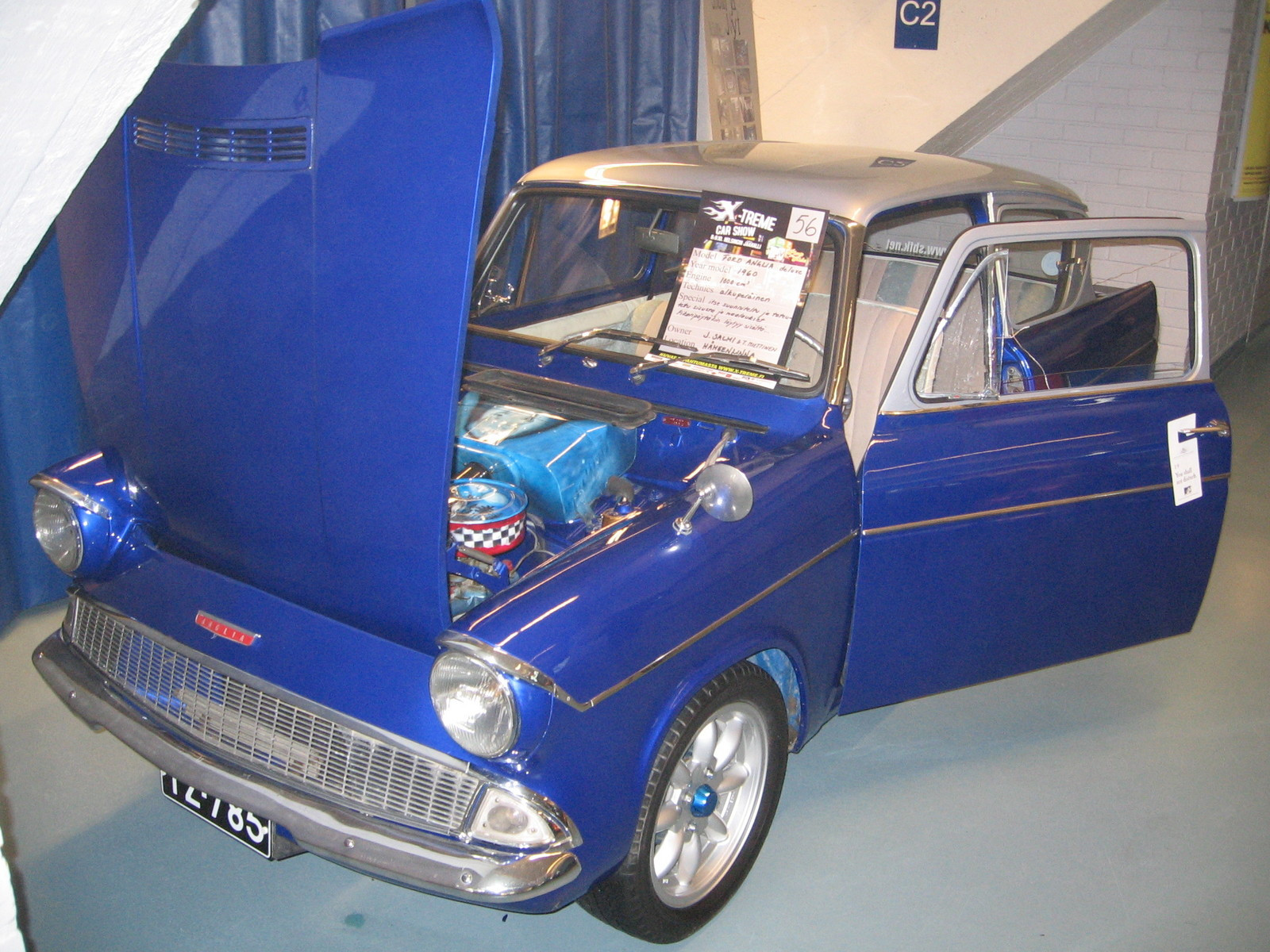 X-treme Car Show 9.10.2005, Sininen Ford Anglia