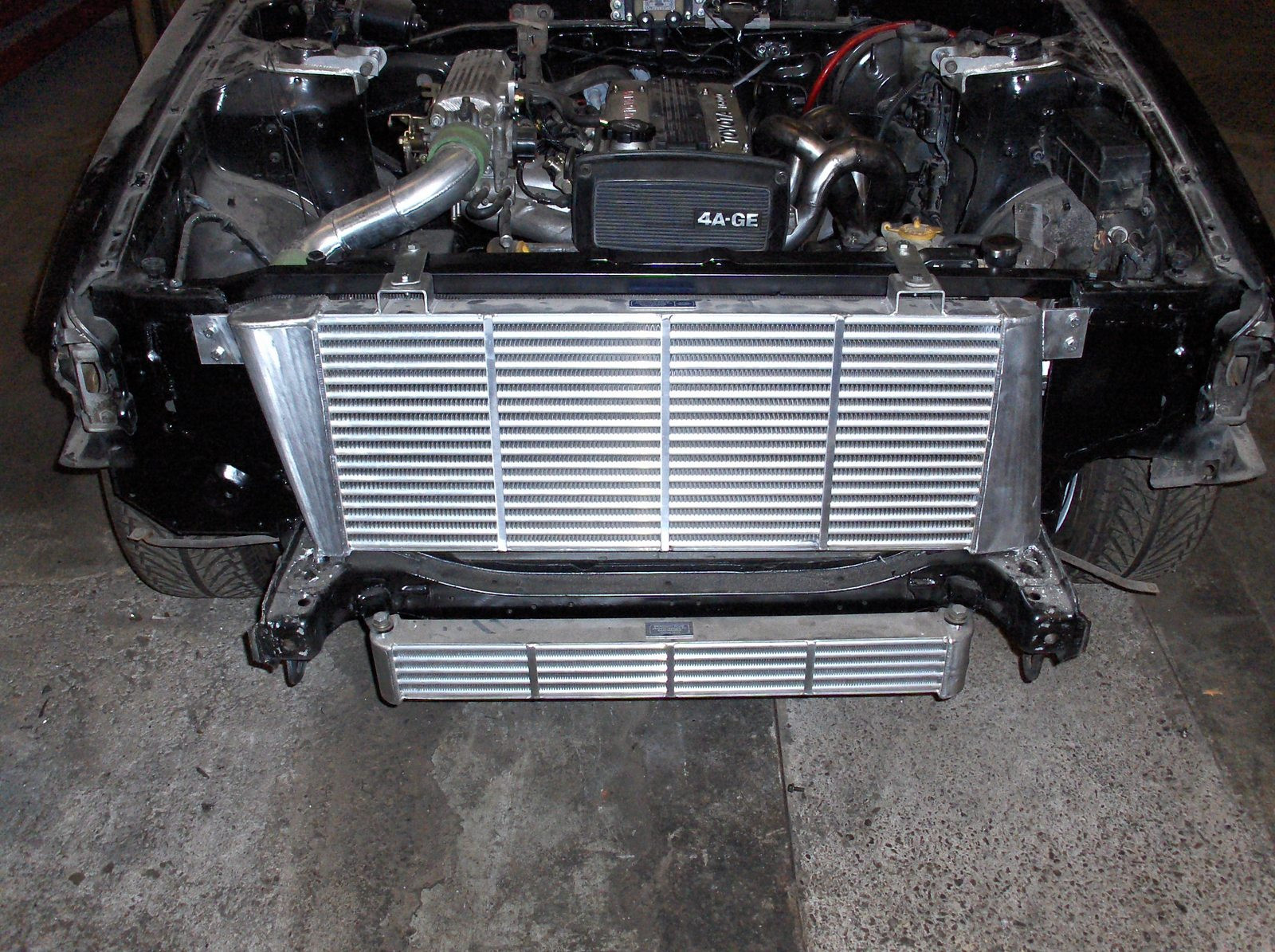 Toyota Corolla GT AE86 Turbo projekti, Valijaahdytin ja oljynjaahdytin tayttavat keulan