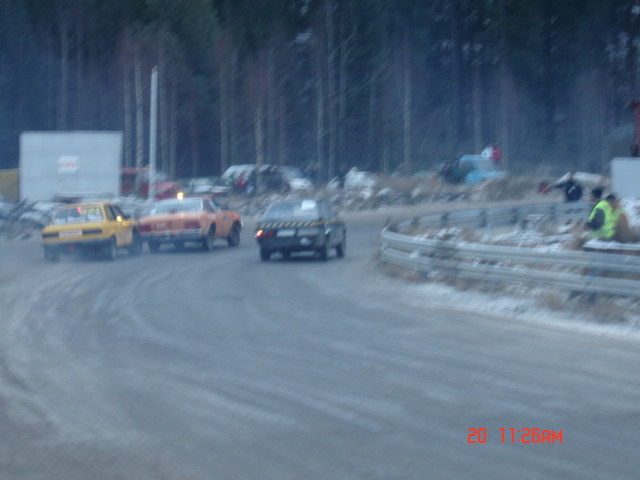 Rokkiralli 20.11.2005 Heinola, Vaan ei ollut bemarissa tarpeeksi massaa vastukseksi :)