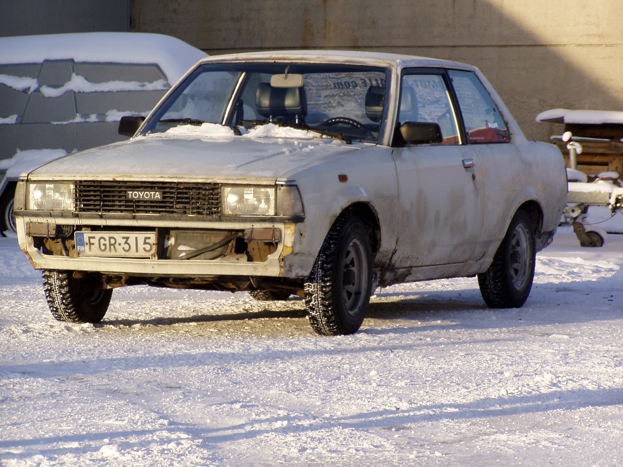 Deksuja tallilla, Valkoinen DX Corolla