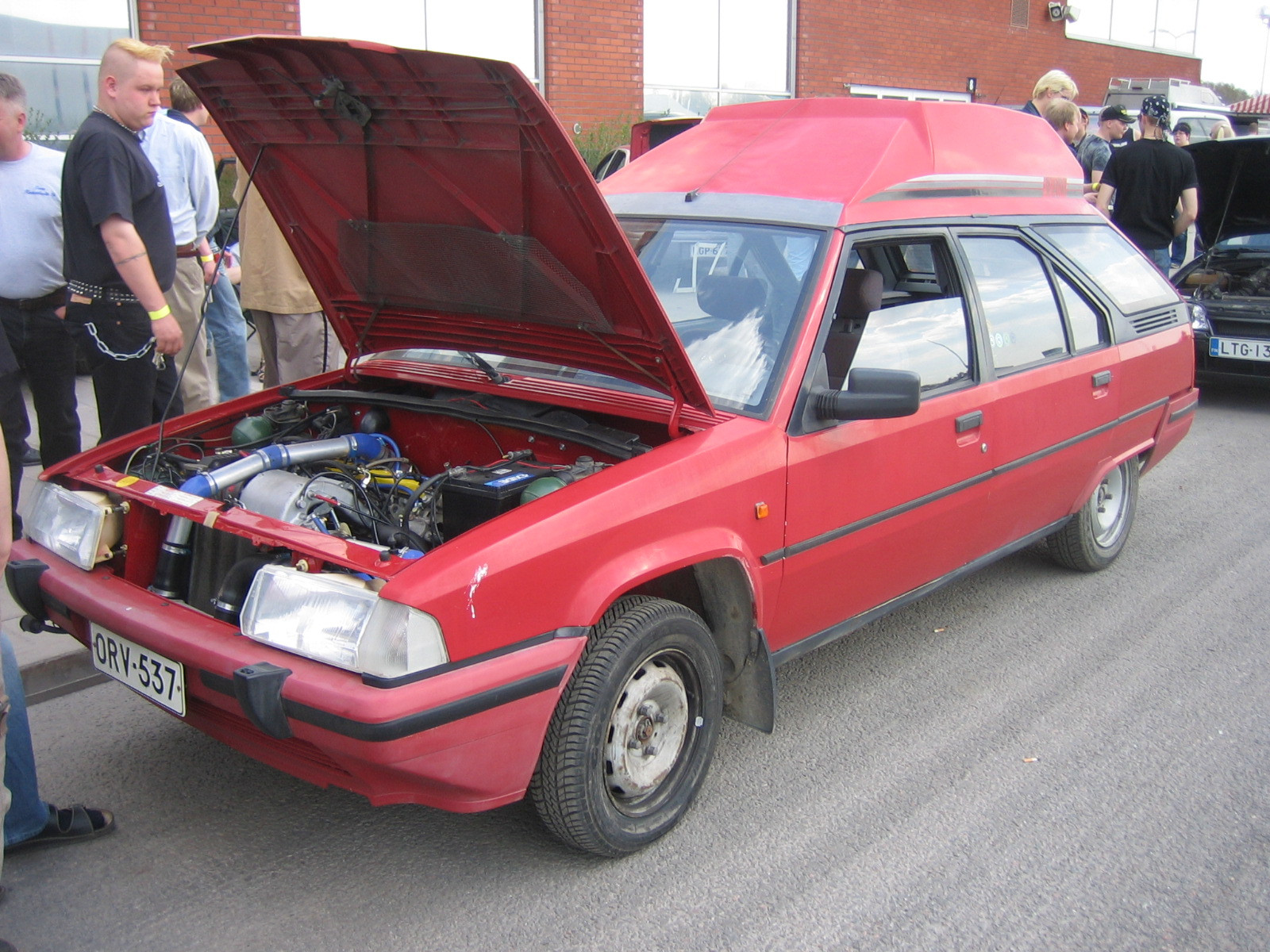 Radalle.com 6.5.2006 Artukainen, Punainen Citroen BX Van