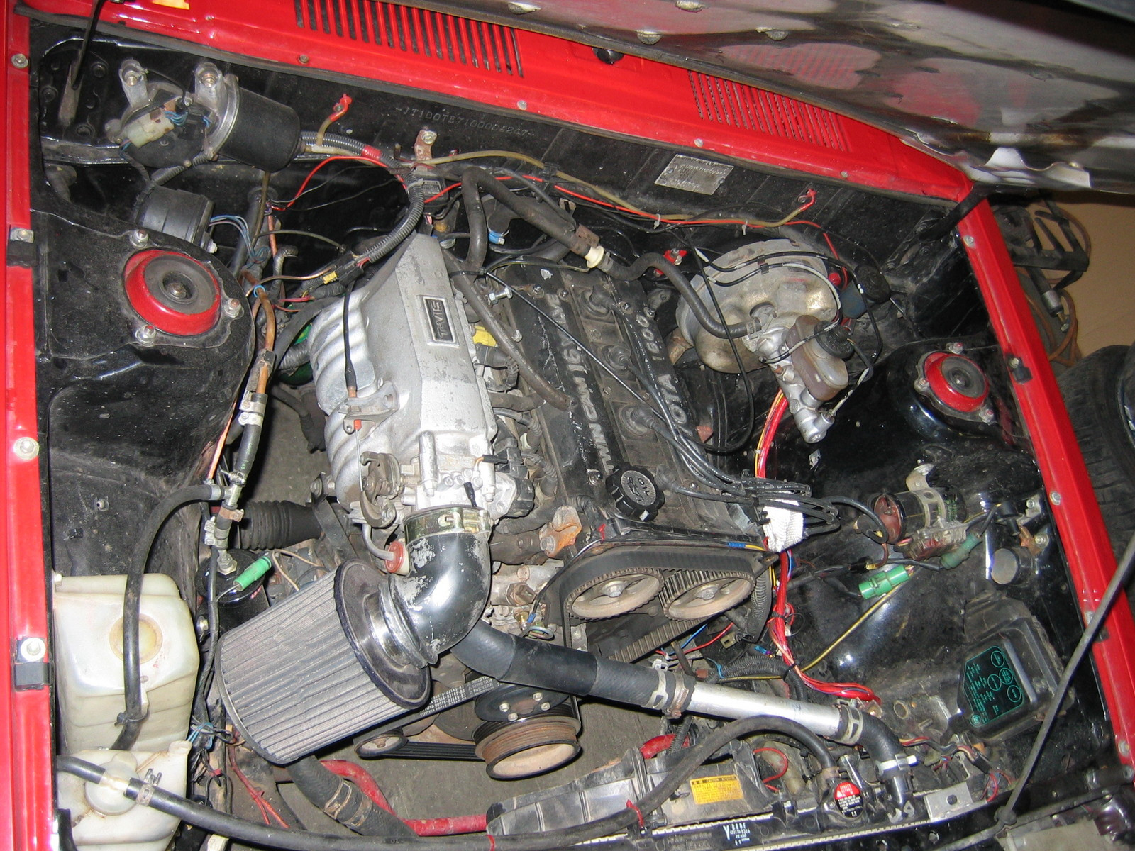 Punainen deksi, 4AGE -moottori DX-Corollassa