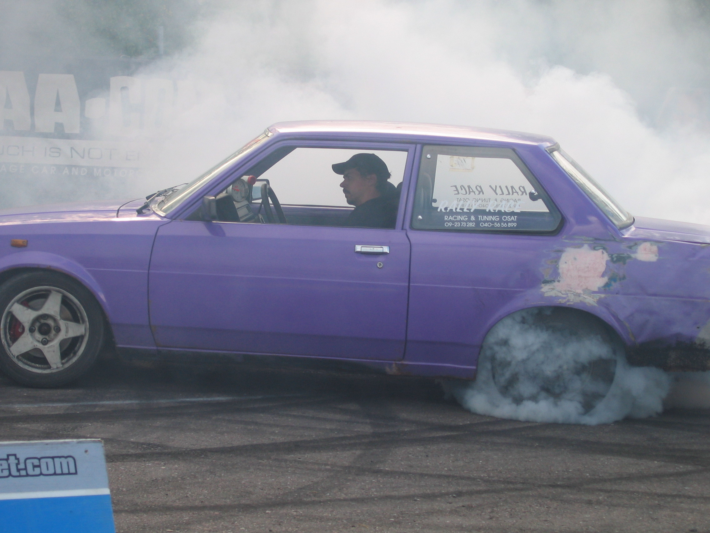 26.8.2006  radalle.com RatapÃ¤ivÃ¤, Motopark, Toyota Corolla  DX KE70 Burning Rubber