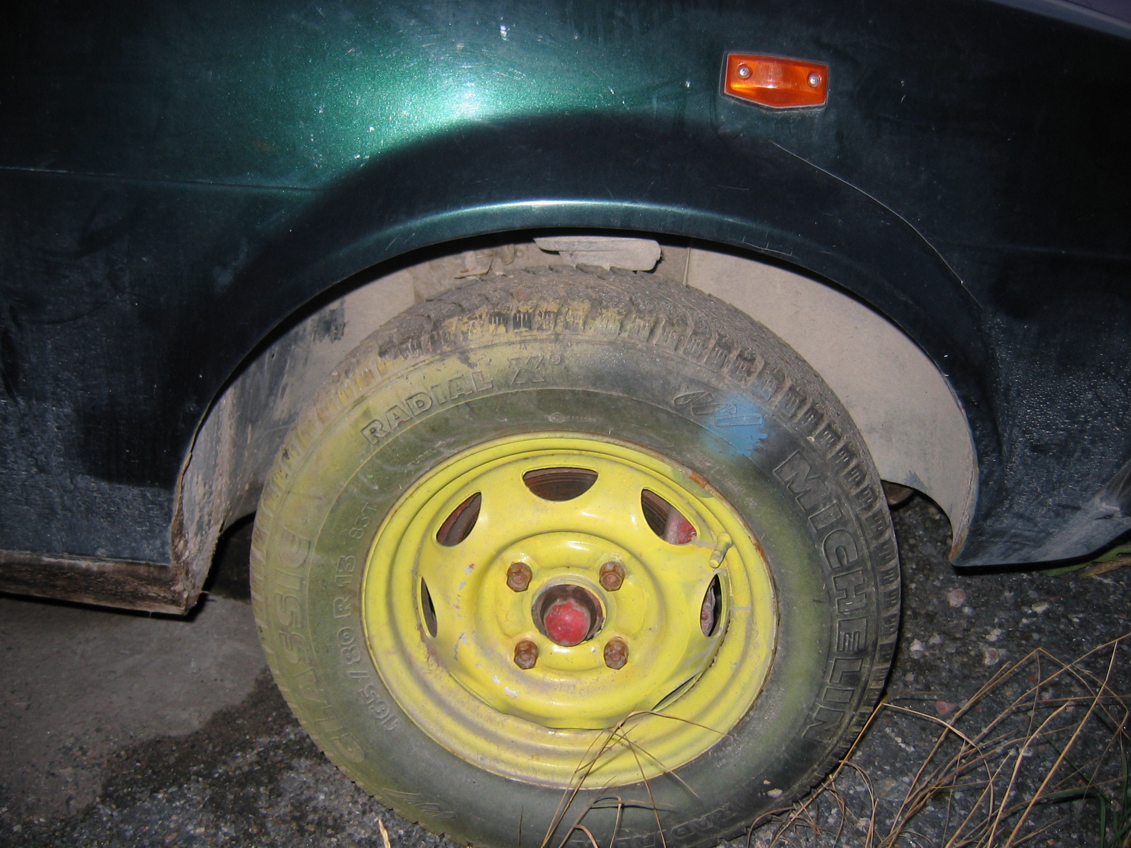 Toyota Corolla DX, Oik etukaari