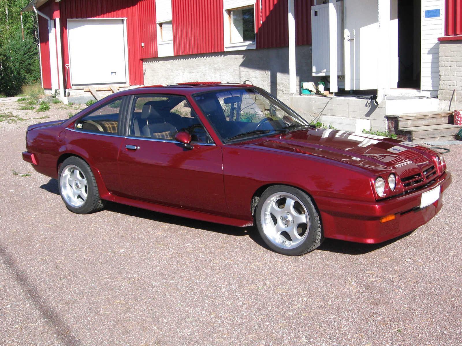 Opel Manta B, Opel Manta B, viininpunainen