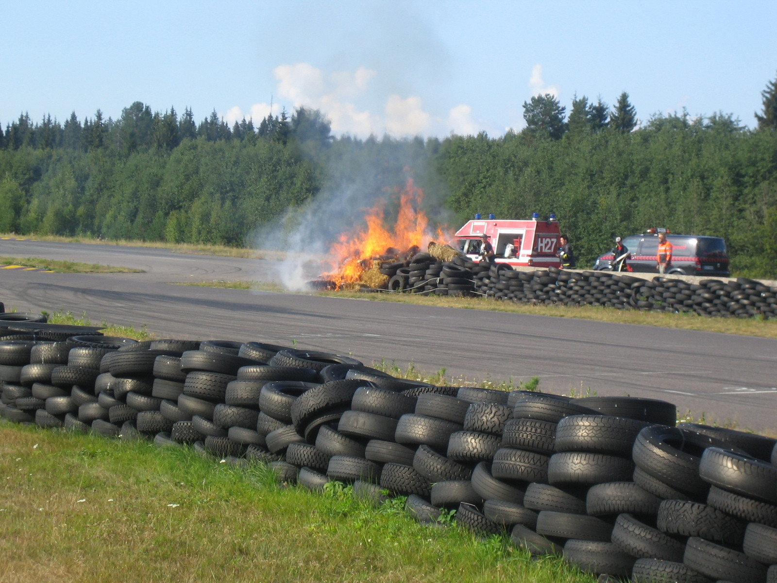 26.8.2006  radalle.com RatapÃ¤ivÃ¤, Motopark, Renkaat palaa