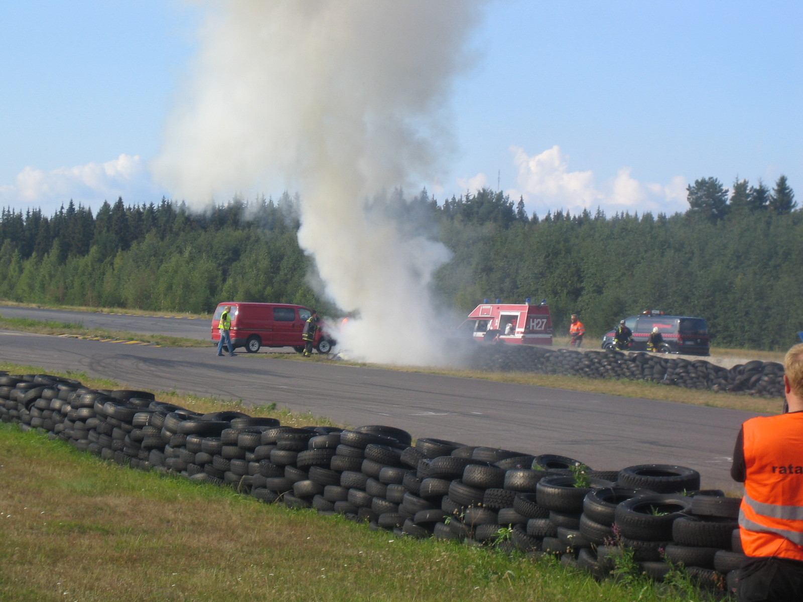 26.8.2006  radalle.com RatapÃ¤ivÃ¤, Motopark, Renkaiden sammutus