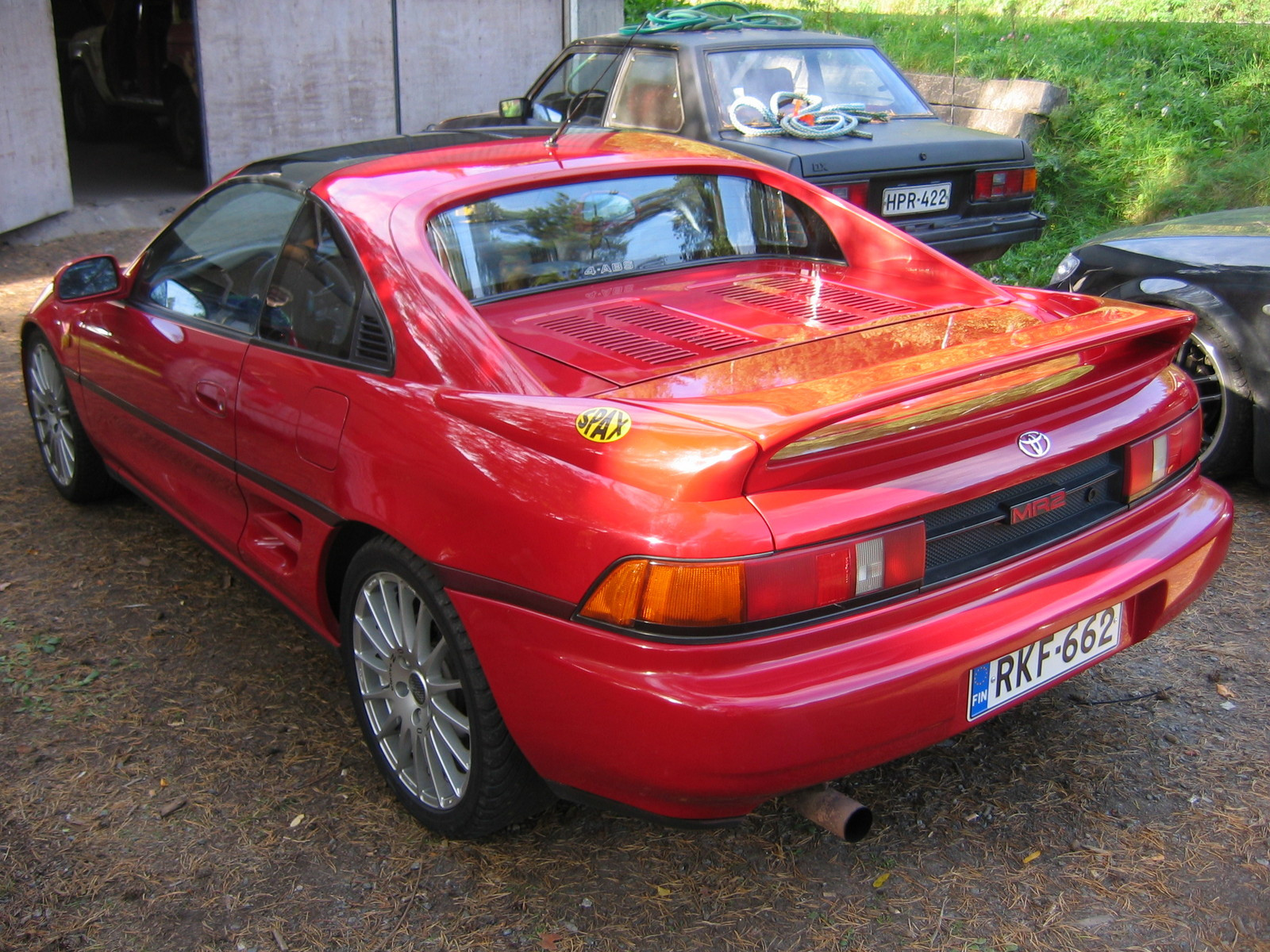 Kaverien autot, entiset & nykyiset, Punainen toyota MR2