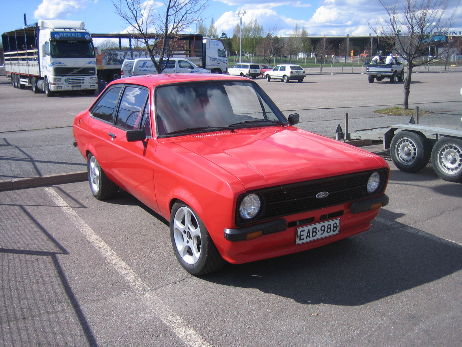 Radalle.com 12.5.2007 Artukainen, Punainen Ford Escort MKII, vÃ¤likoppa