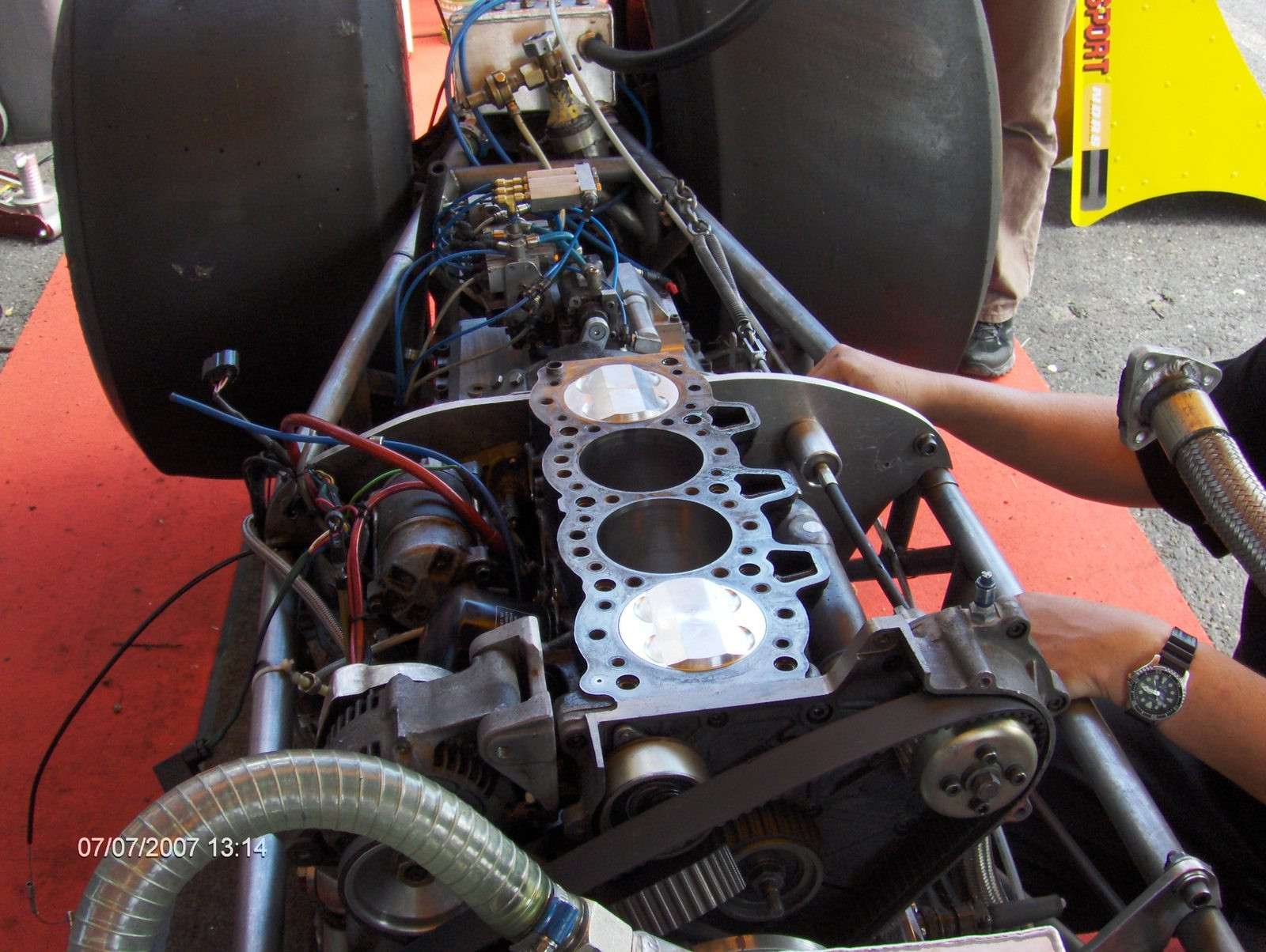 Nitro kisa alastaro 2007, Timo LehtimÃ¤en dragsterin moottori ilman kantta