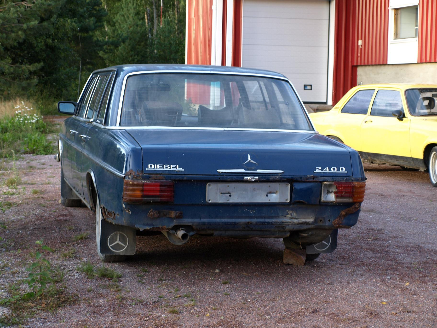 Limousine Mersu, TakaapÃ¤in.. Mercedes Benz 240D Limousine