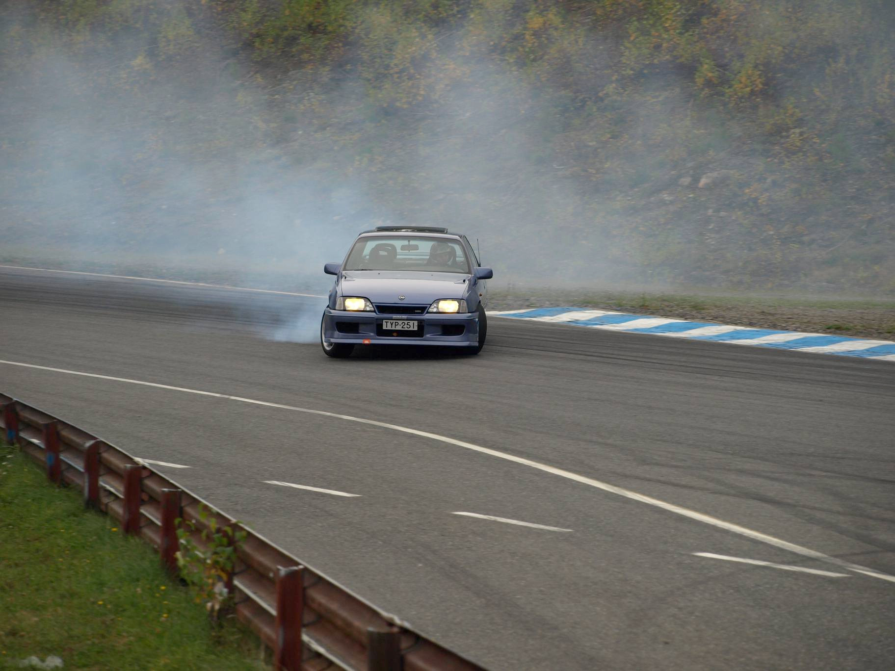 Radalle.com Ahvenisto 29.09.2007, Opel Omega drifting