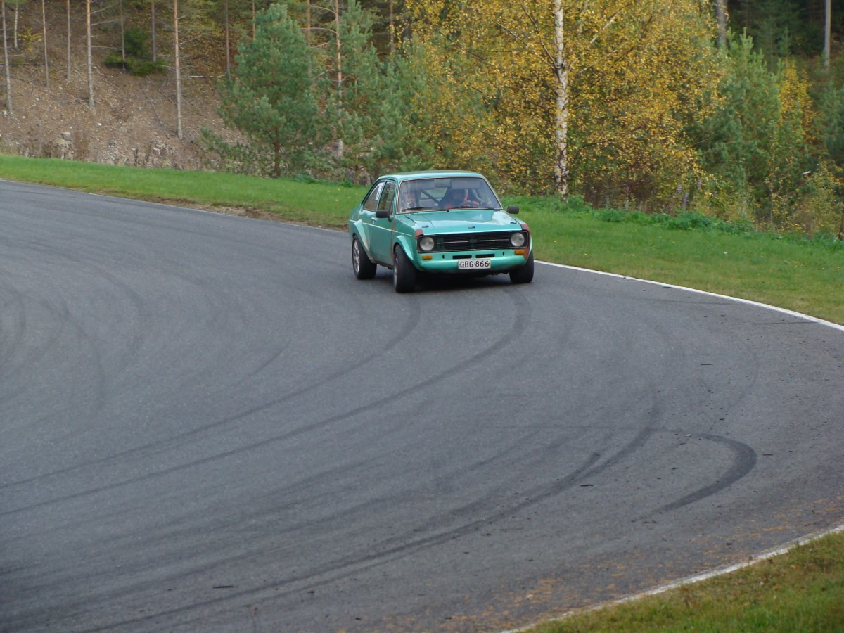 Radalle.com Ahvenisto 29.09.2007, VihreÃ¤ vÃ¤likoppa Ford Escort MKII