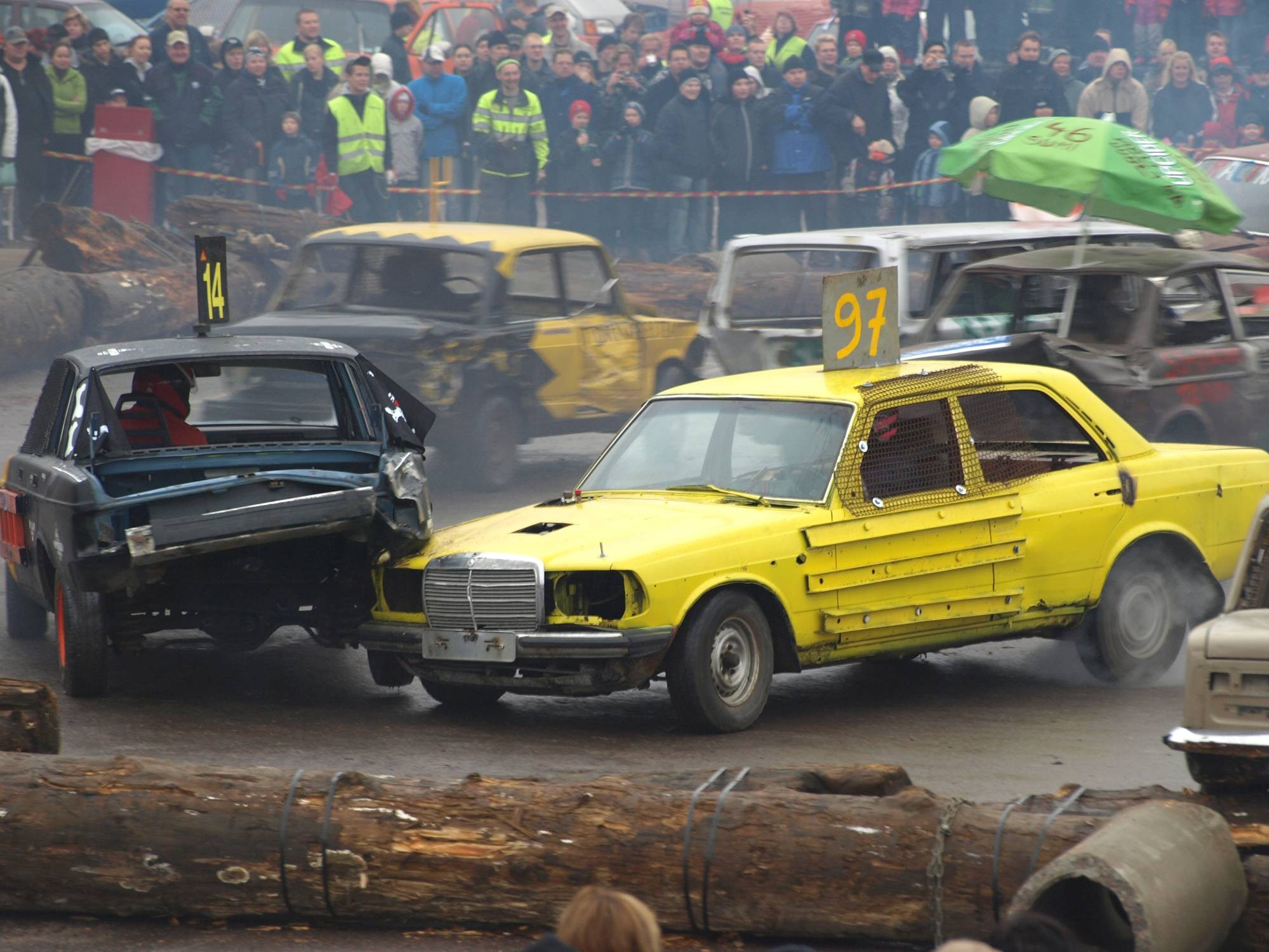 Romuralli 28.10.2007 Lahti, Keltainen Mercedes Benz