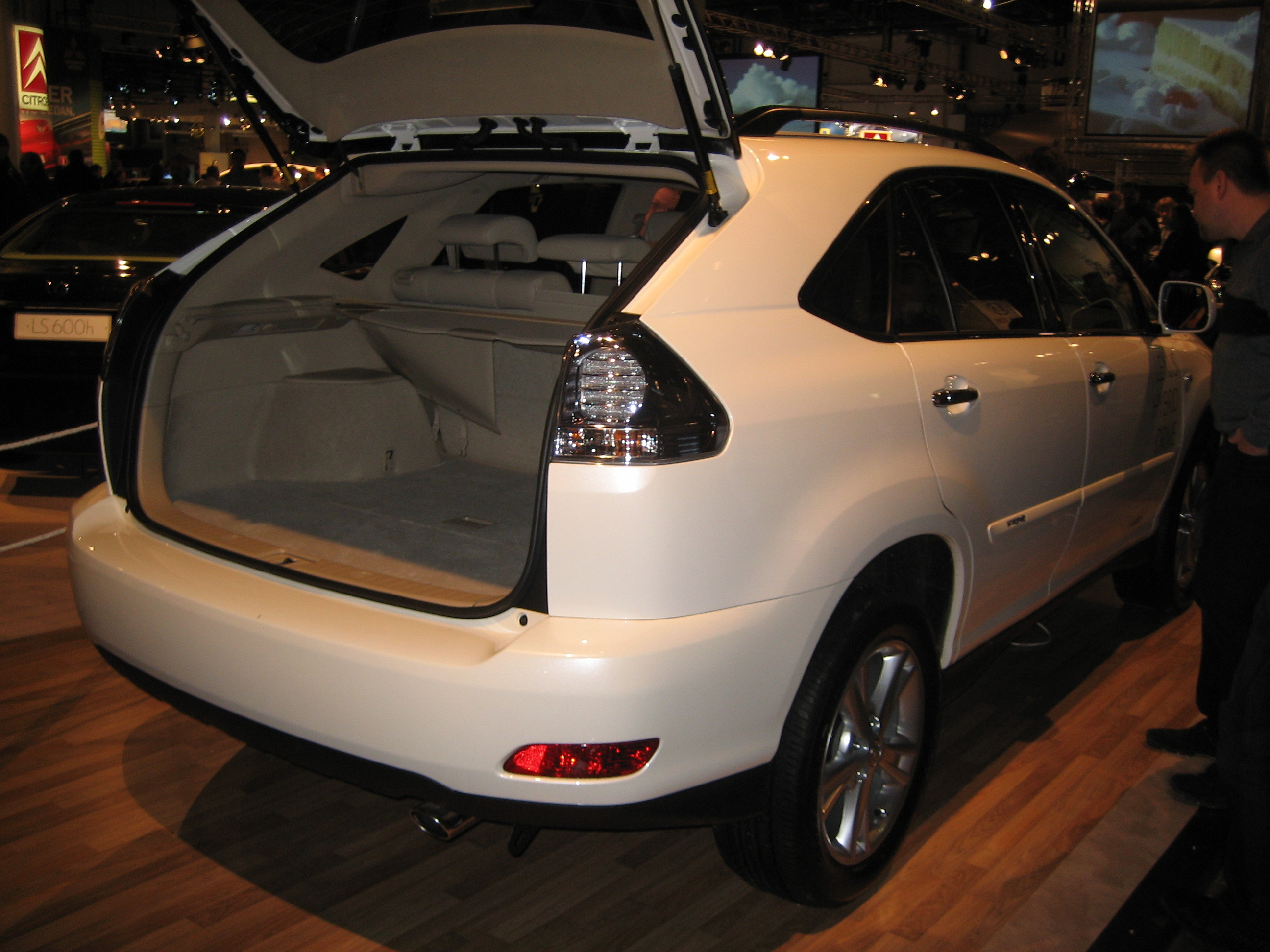 Helsinki motor show 2007, Hybridi Lexus RX400h