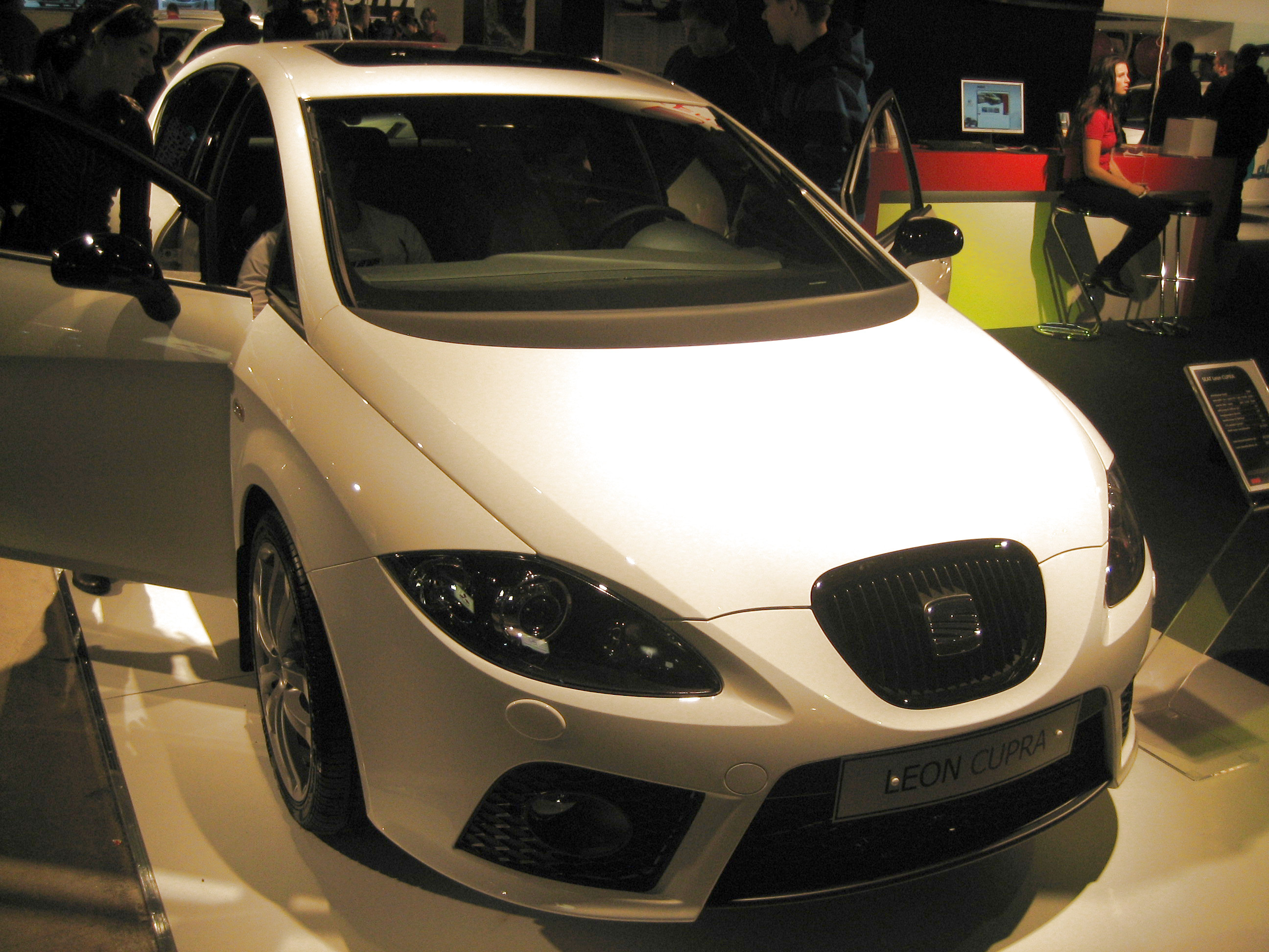 Helsinki motor show 2007, Valkoinen Seat Leon Cupra