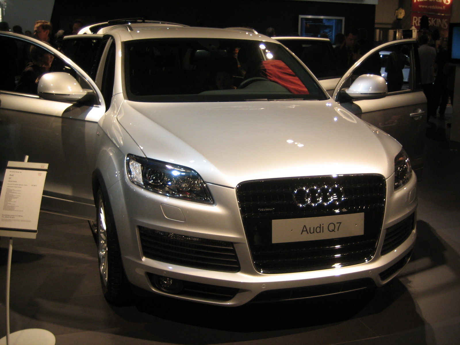 Helsinki motor show 2007, Hopeinen Audi Q7