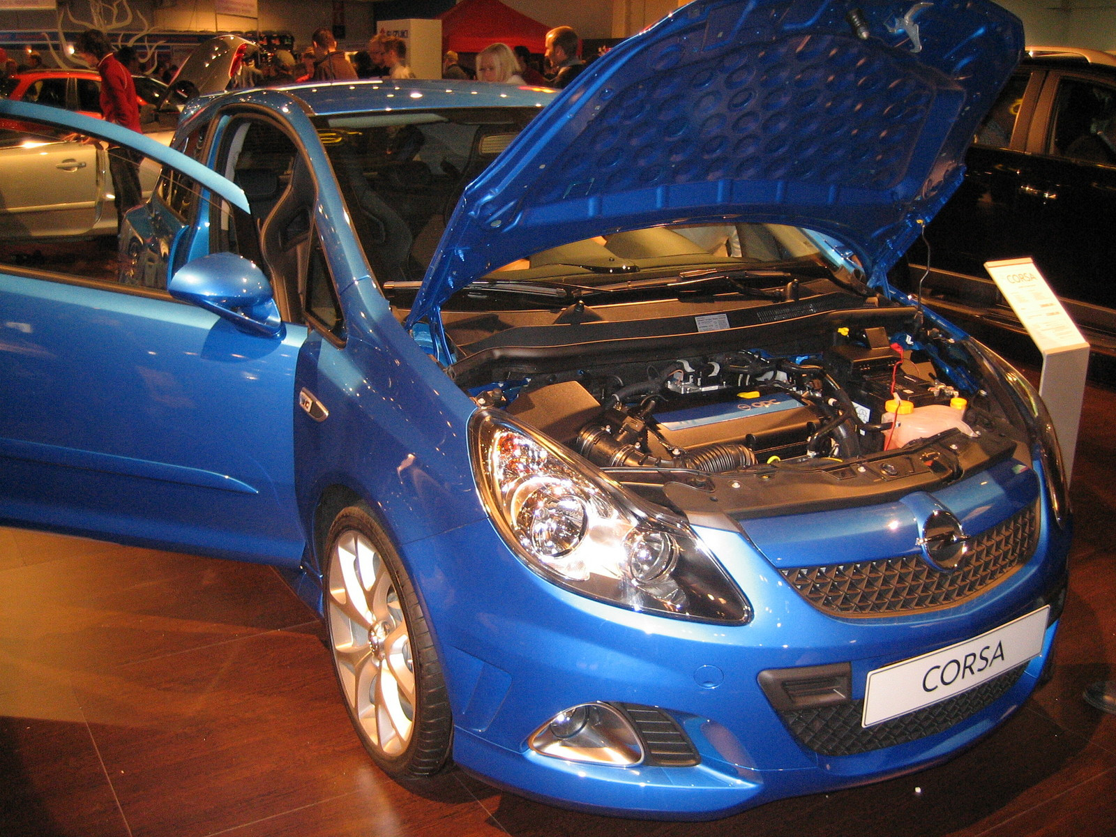 Helsinki motor show 2007, Sininen Opel Corsa OPC