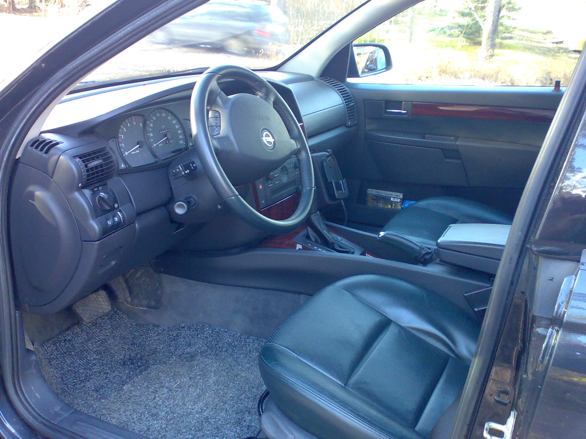 Opel Omega B 2002, Omegan ohjaamo