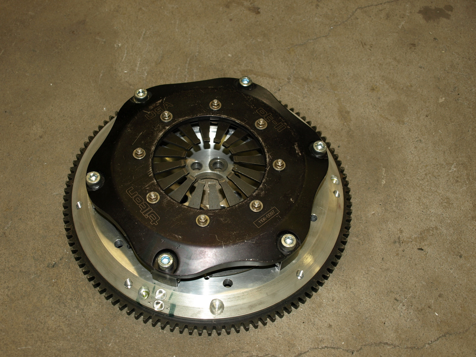 Starletin talvihuolto 2007-2008, Tilton kytkinasetelma fidanza-vauhtipyÃ¶rÃ¤Ã¤n sovitettuna. Tilton 7.25" clutch fitted on 4AGE Fidanza flywheel.