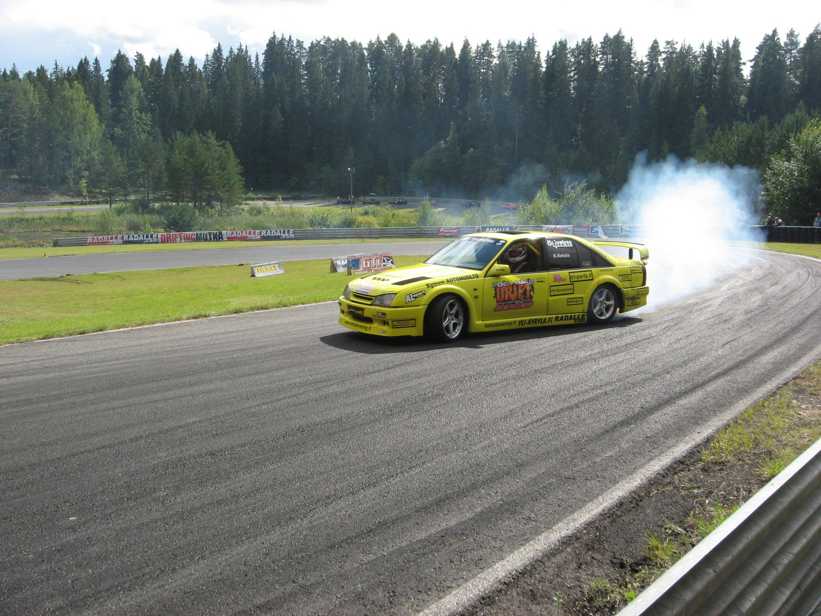 Radalle.com Ahvenisto 10.8.2008, Opel Omega Drifter, keltainen