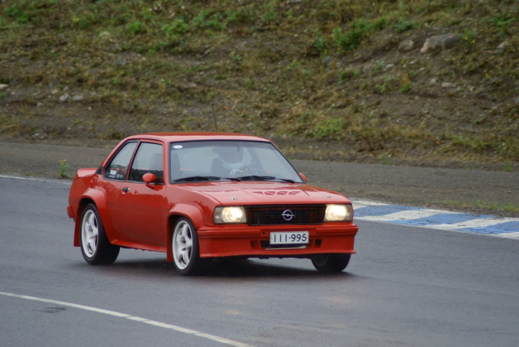 Radalle.com Ahvenisto 9.8.2008, Punainen Opel Ascona