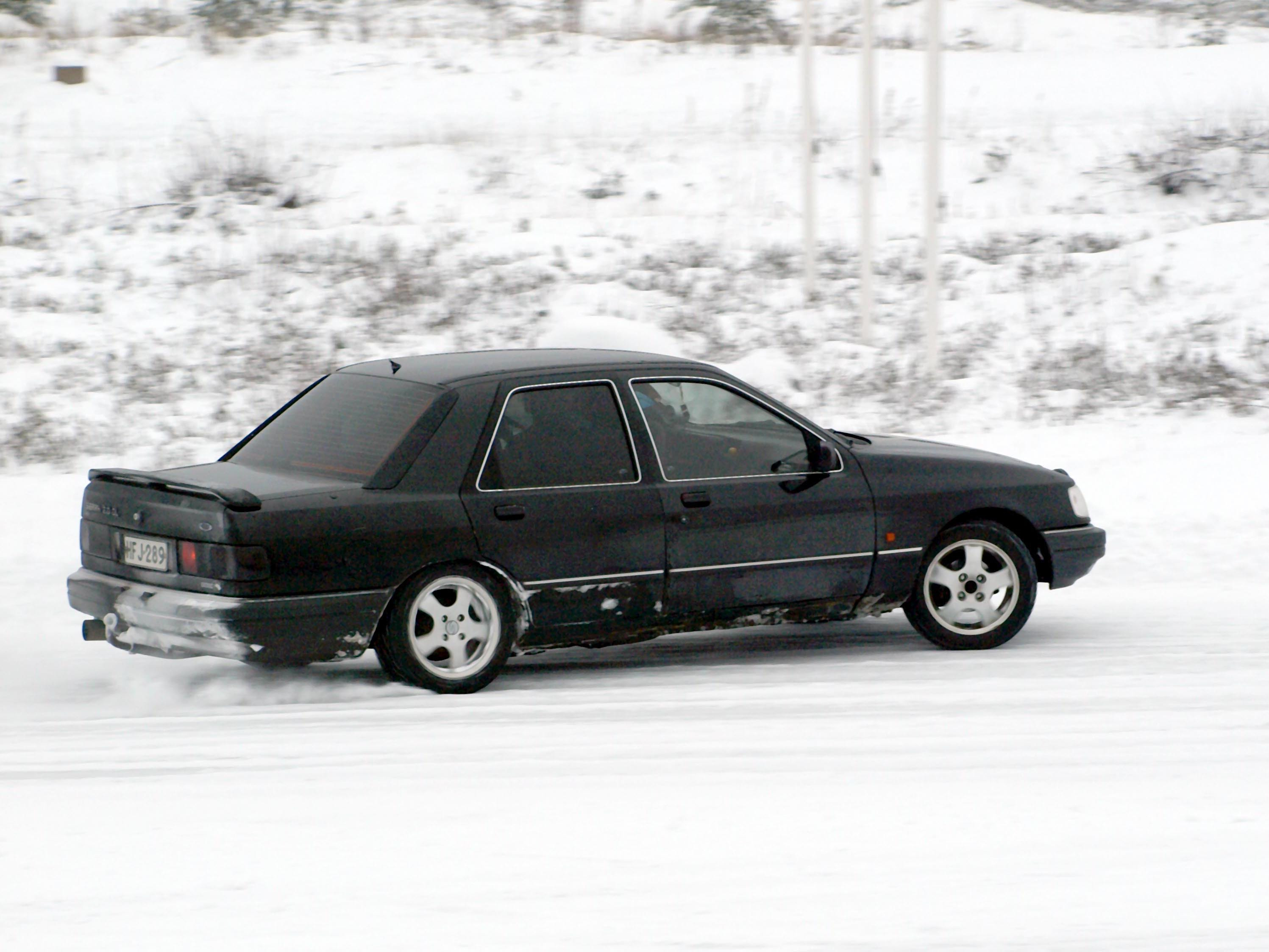 Radalle.com jÃ¤Ã¤ratapÃ¤ivÃ¤ 24.1.2009 HyvinkÃ¤Ã¤, Musta Ford Sierra