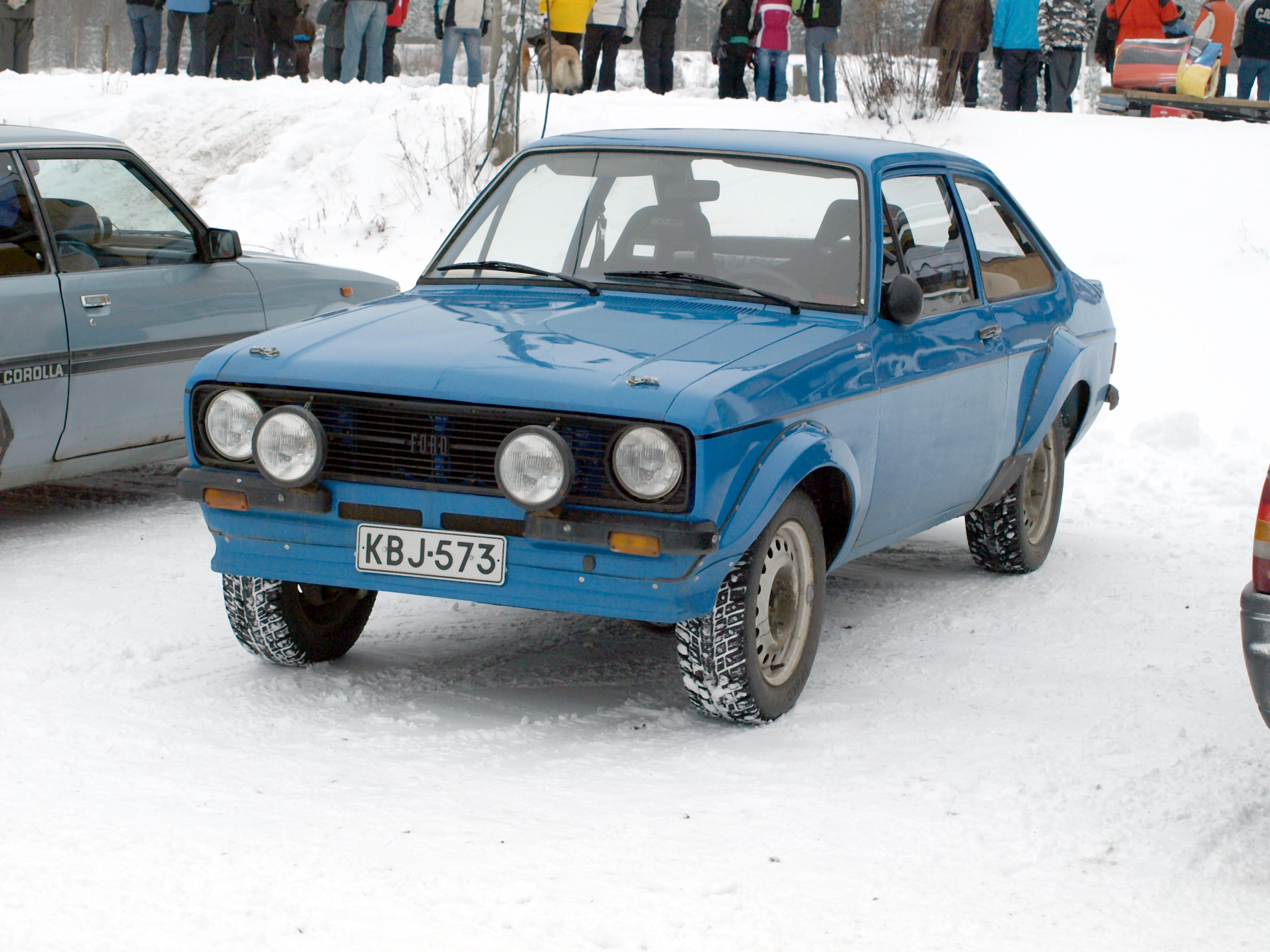 Radalle.com jÃ¤Ã¤ratapÃ¤ivÃ¤ 24.1.2009 HyvinkÃ¤Ã¤, Sininen MK2 Ford Escort vÃ¤likoppa