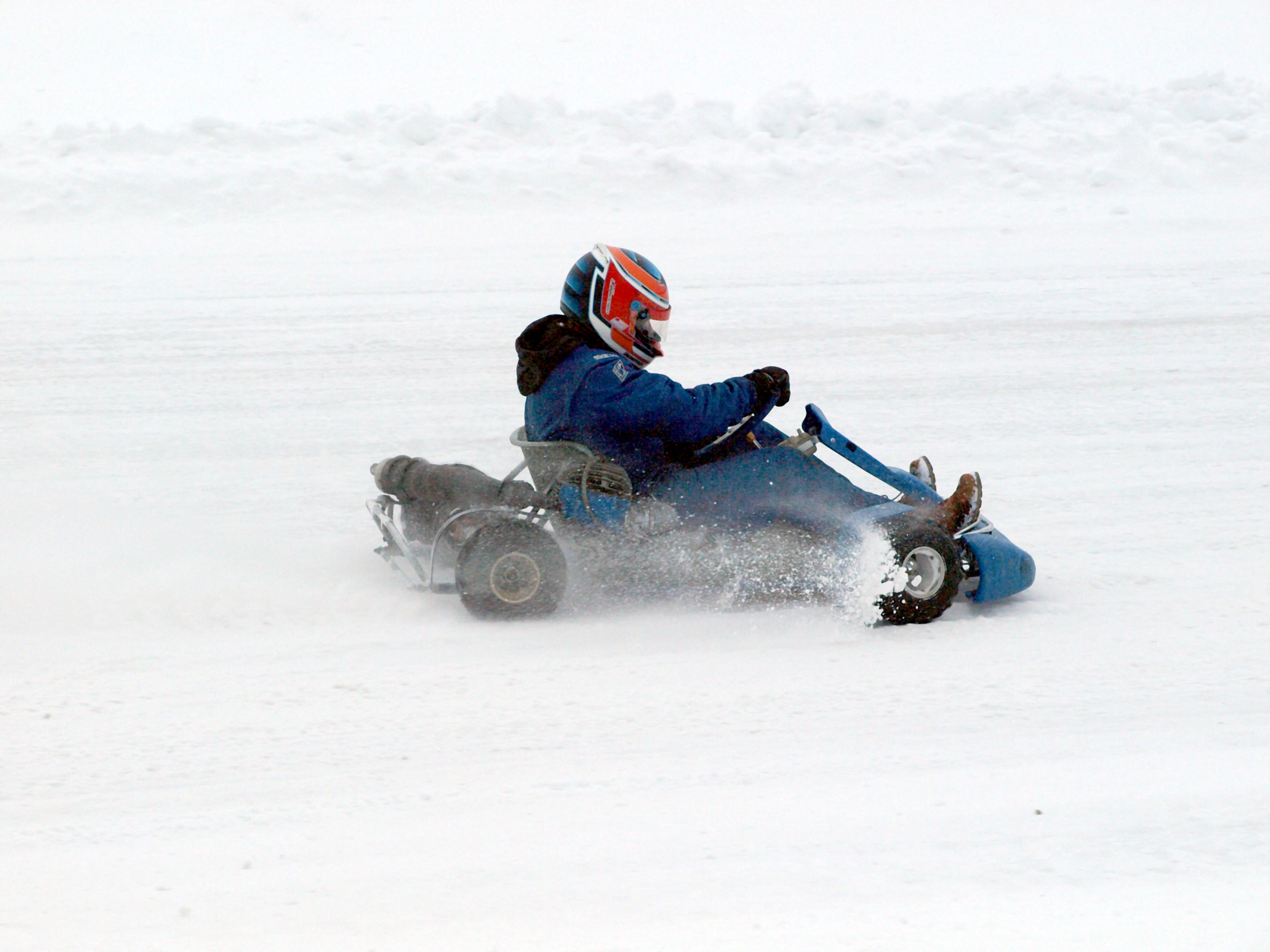 Radalle.com jÃ¤Ã¤ratapÃ¤ivÃ¤ 24.1.2009 HyvinkÃ¤Ã¤, Mikroauto lumella