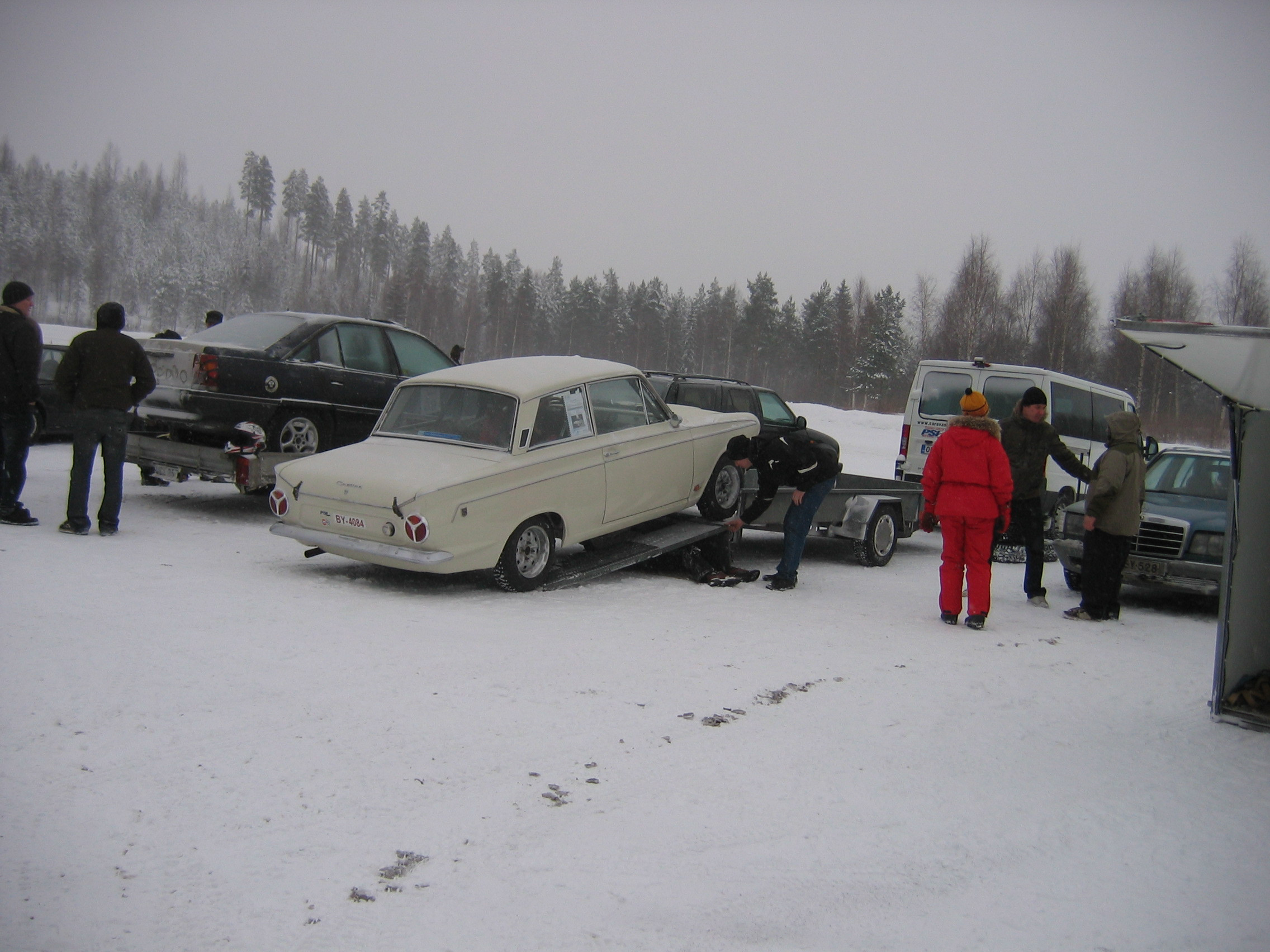 Lasol jÃ¤Ã¤ratapÃ¤ivÃ¤ joutsa 7.2.2009, TÃ¤htiperÃ¤-cortina. NÃ¤itÃ¤ ei enÃ¤Ã¤ paljon nÃ¤e!