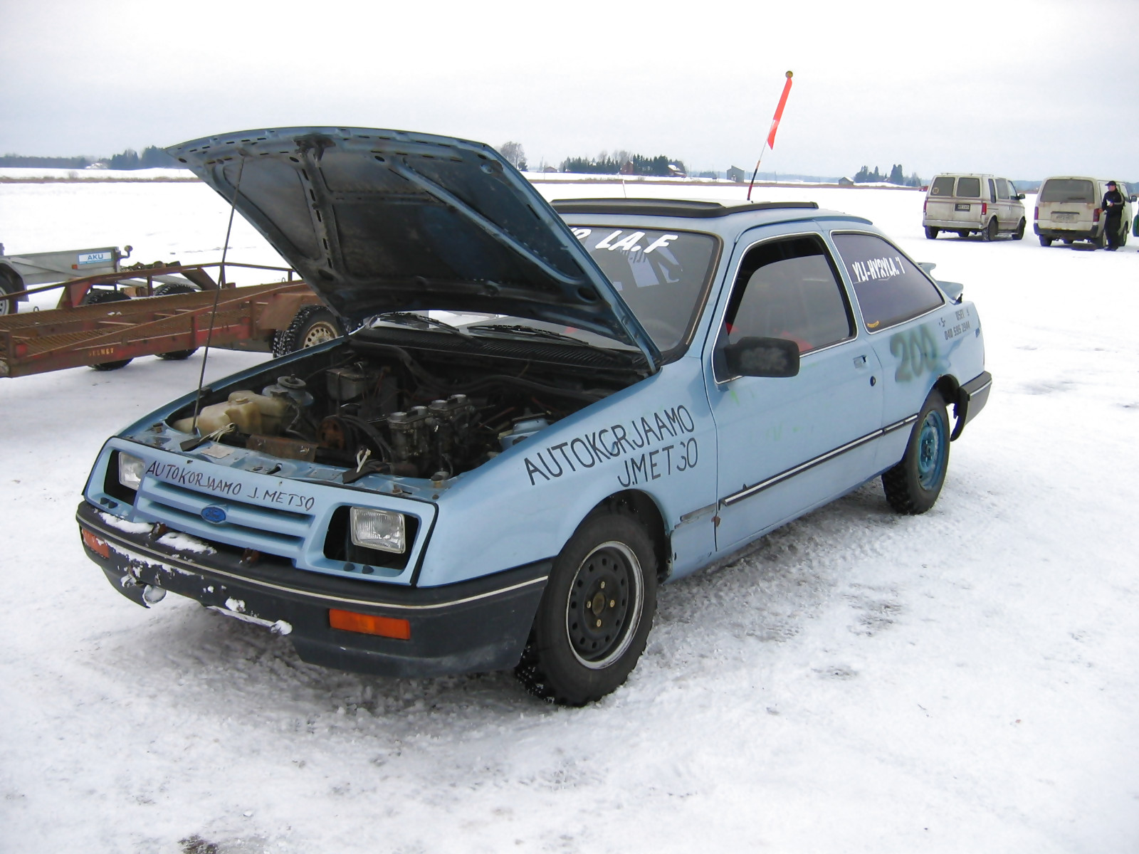 TalvipÃ¶rinÃ¤t KantelejÃ¤rvellÃ¤ 22.2.2009, Sininen Ford Sierra mk1