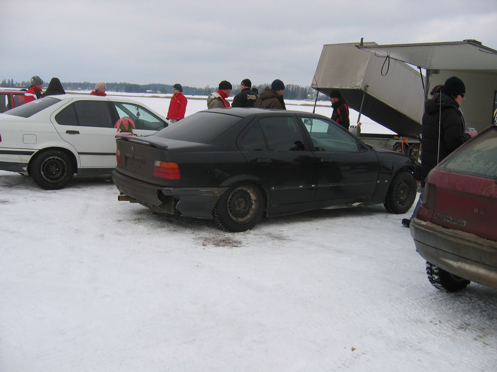 TalvipÃ¶rinÃ¤t KantelejÃ¤rvellÃ¤ 22.2.2009, Musta BMW