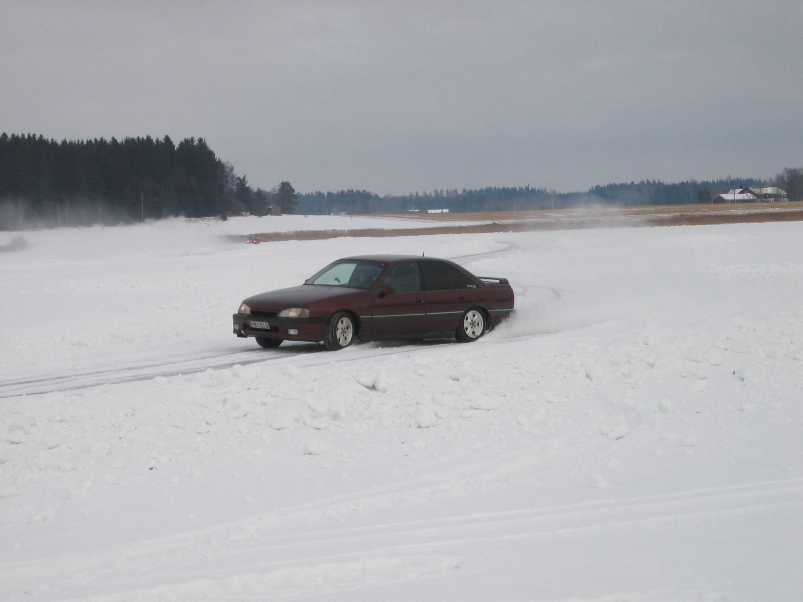 TalvipÃ¶rinÃ¤t KantelejÃ¤rvellÃ¤ 22.2.2009, Punainen Opel Omega