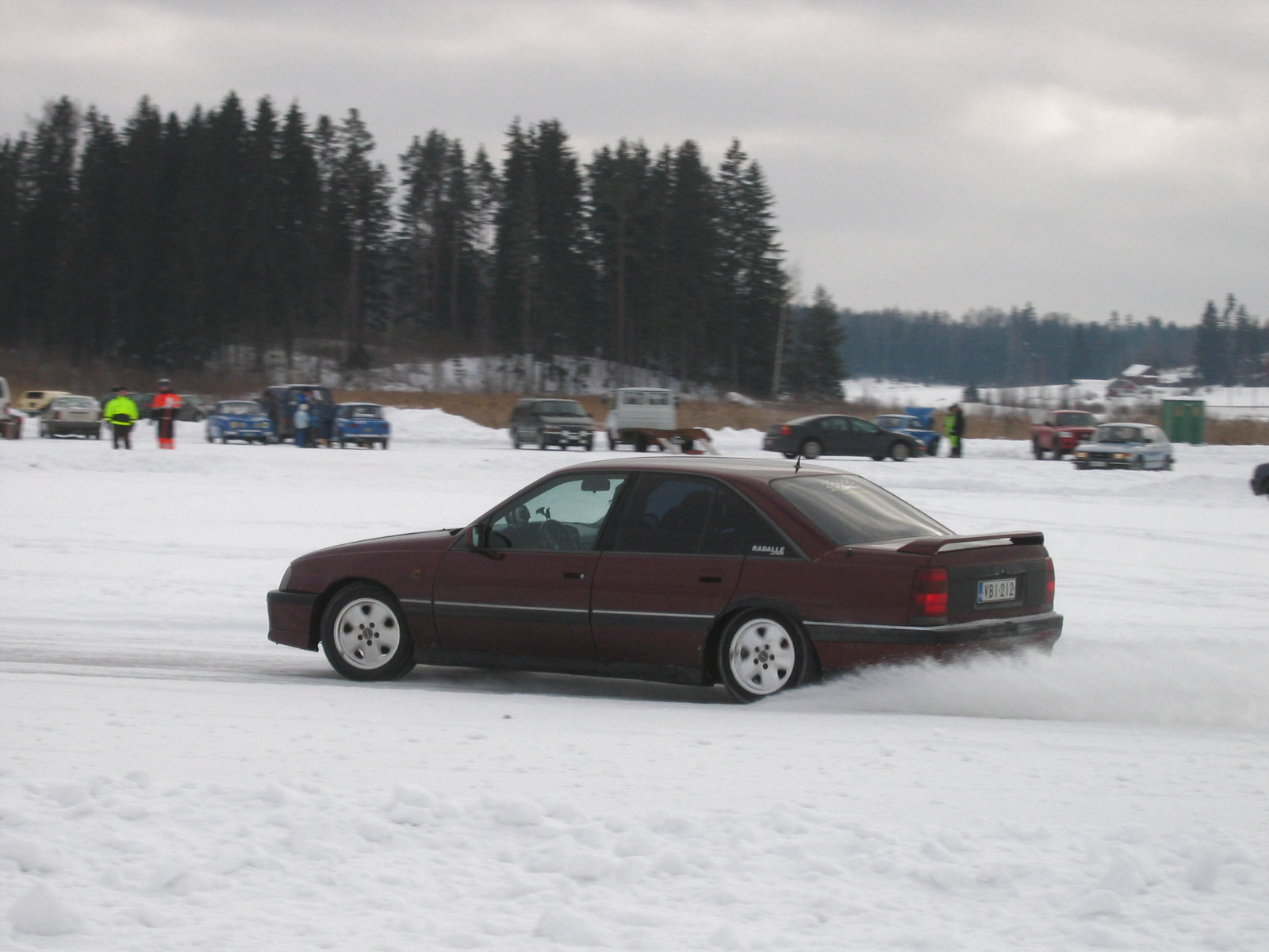 TalvipÃ¶rinÃ¤t KantelejÃ¤rvellÃ¤ 22.2.2009, Tummanpunainen Omega