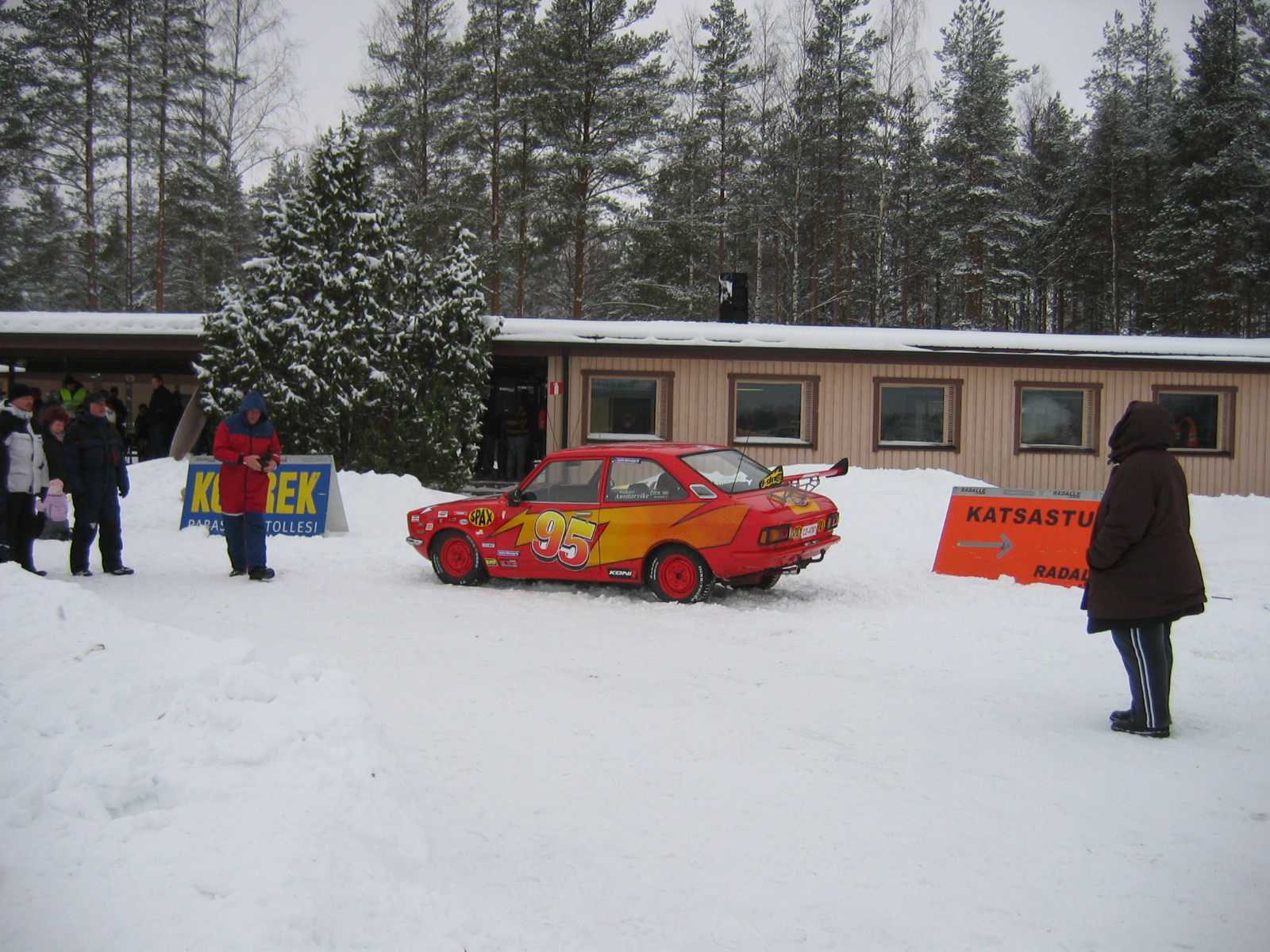 Radalle.com JÃ¤Ã¤ratapÃ¤ivÃ¤t imatra, Punainen Pikku-Corolla