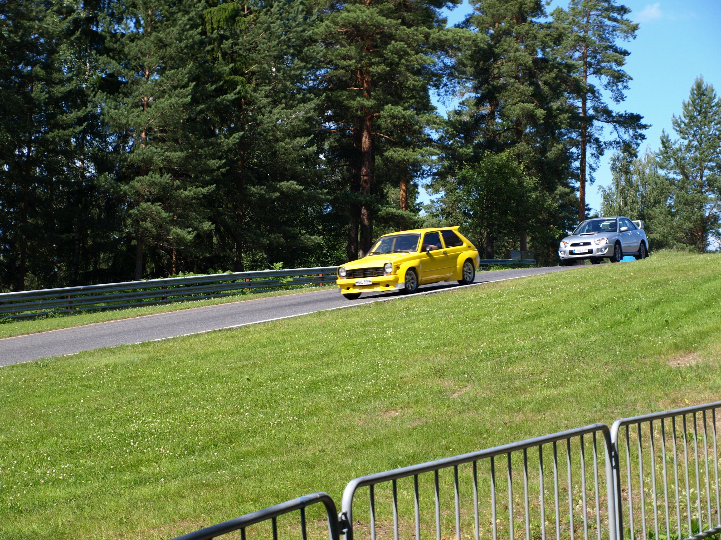 Fintoys Ahvenisto 18.7.2009, Subaru jahtaa Starlettia