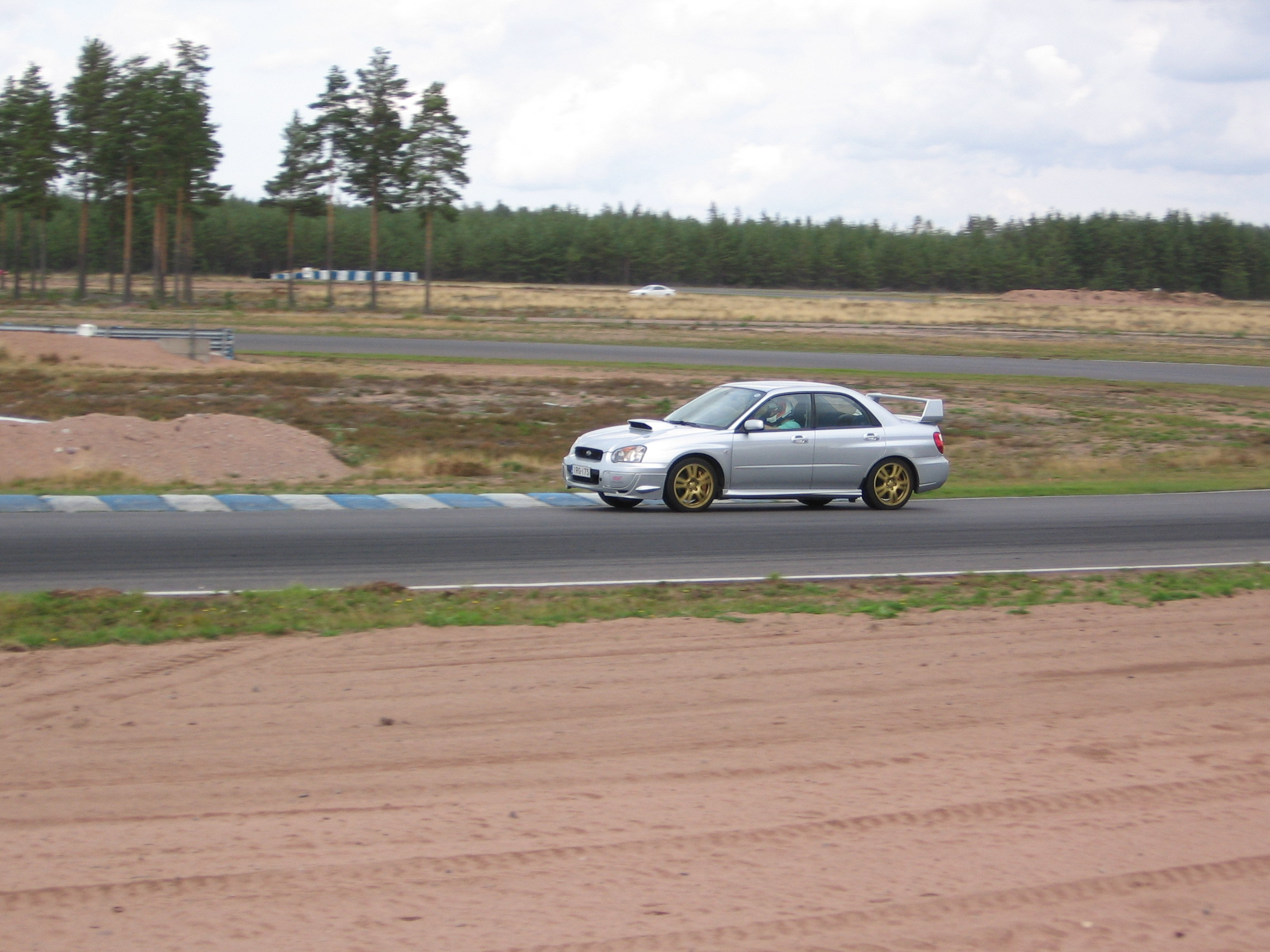 Radalle.com 5.9.2009 Alastaro, Hopeinen Subaru Impreza STi