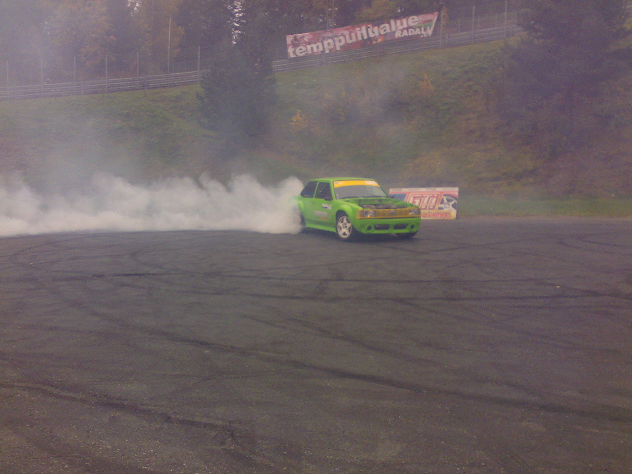 Radalle.com finals 26.9.2009, VihreÃ¤ Corolla burnout