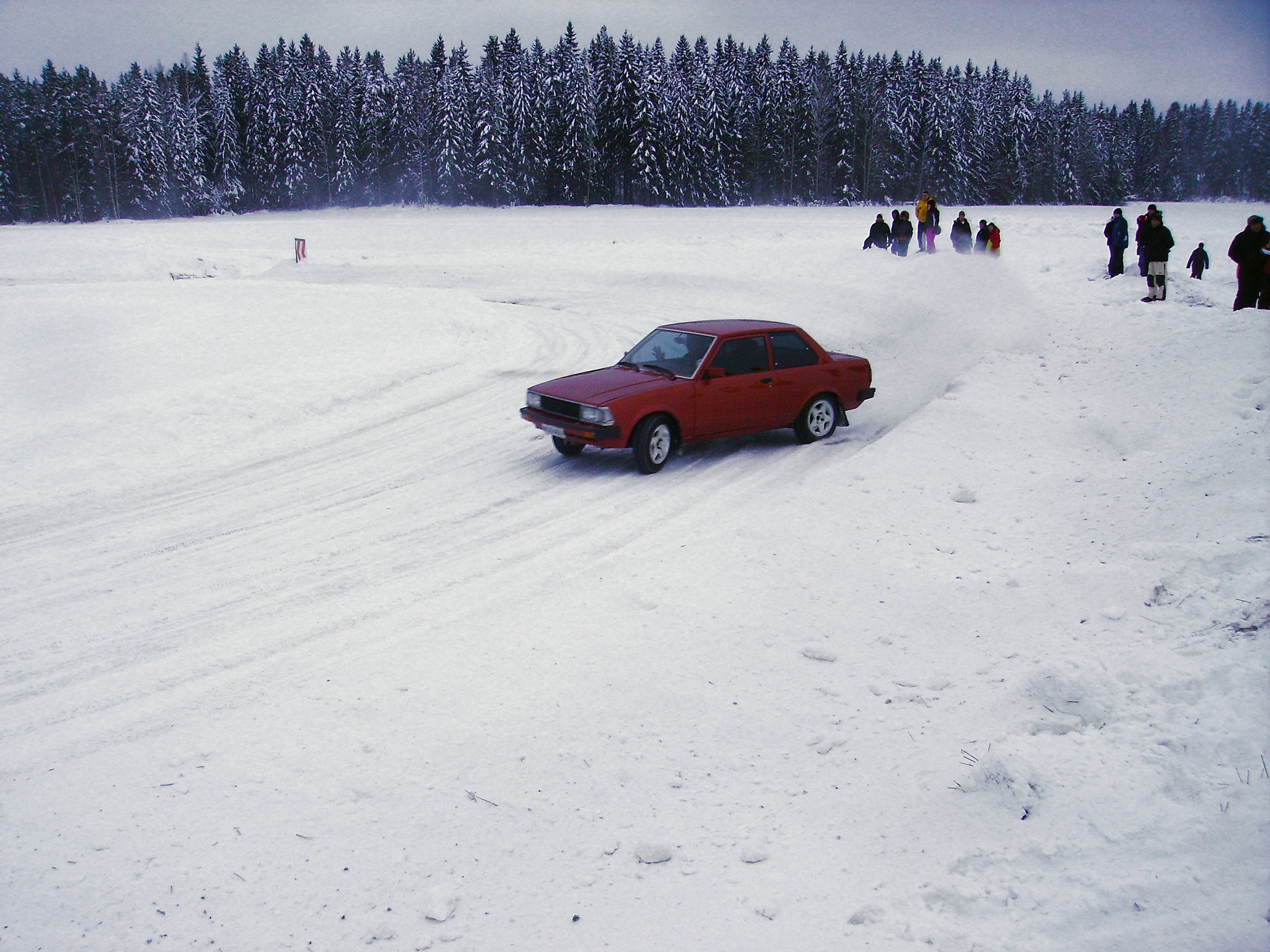 JÃ¤Ã¤radalle.com Pukkila 13.2.2010, Punainen Toyota Corolla DX