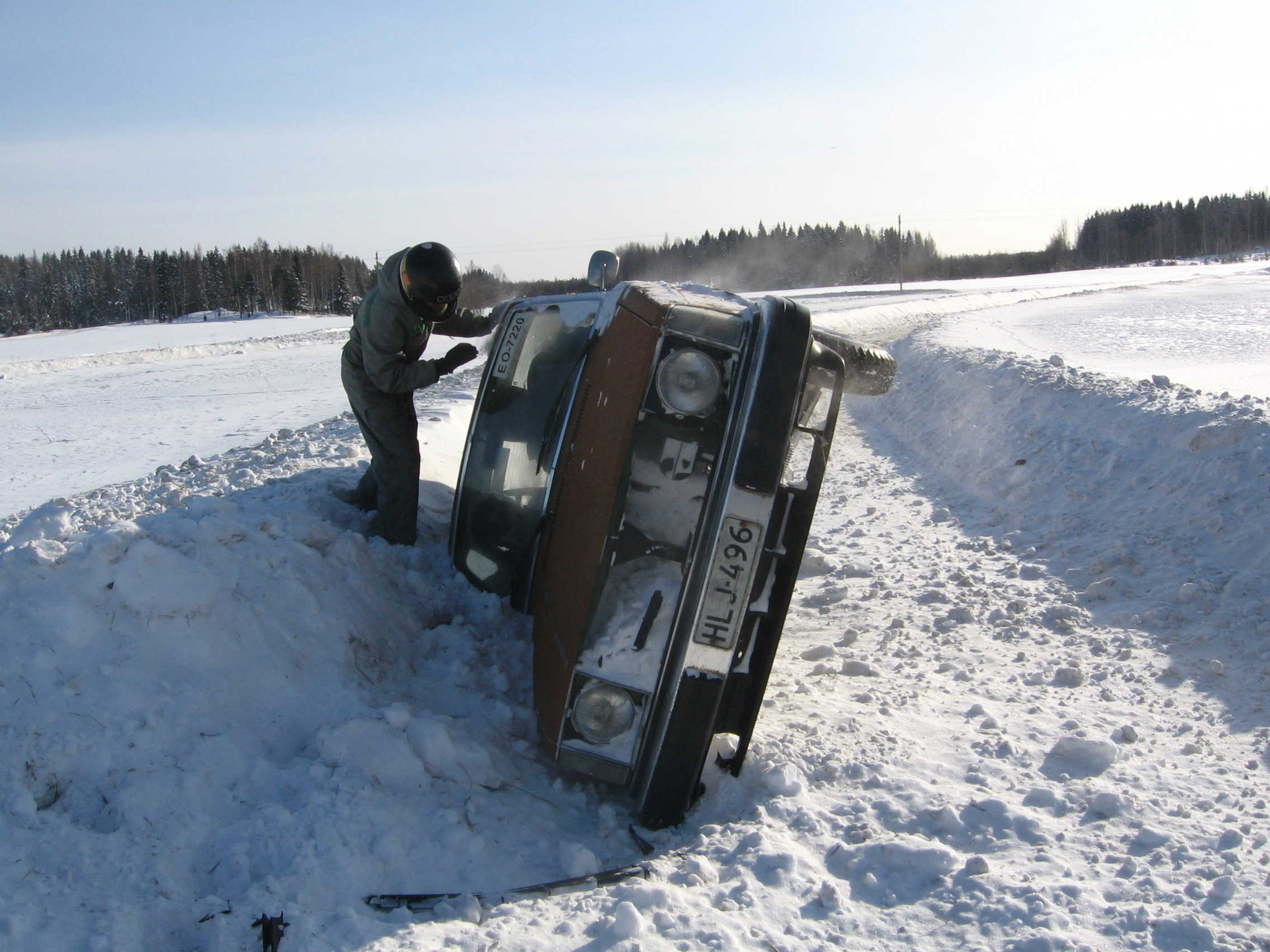 JÃ¤Ã¤rata Espoo 20.02.2010, Ruostevolvo kyljellÃ¤Ã¤n