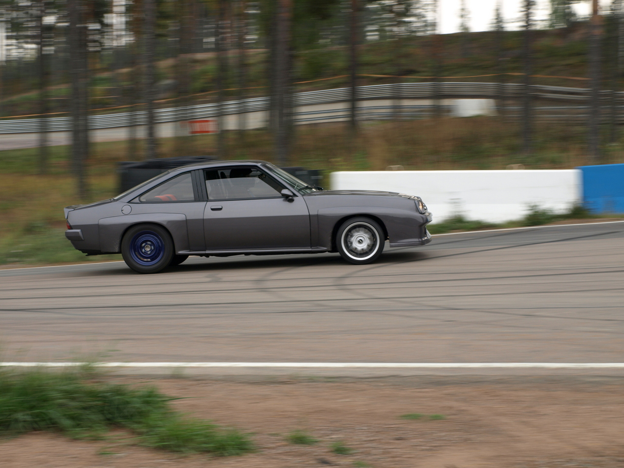 OCF Luisukunkku ja sprinttikunkku 2010 Kouvola, Tummanharmaa Opel Manta B