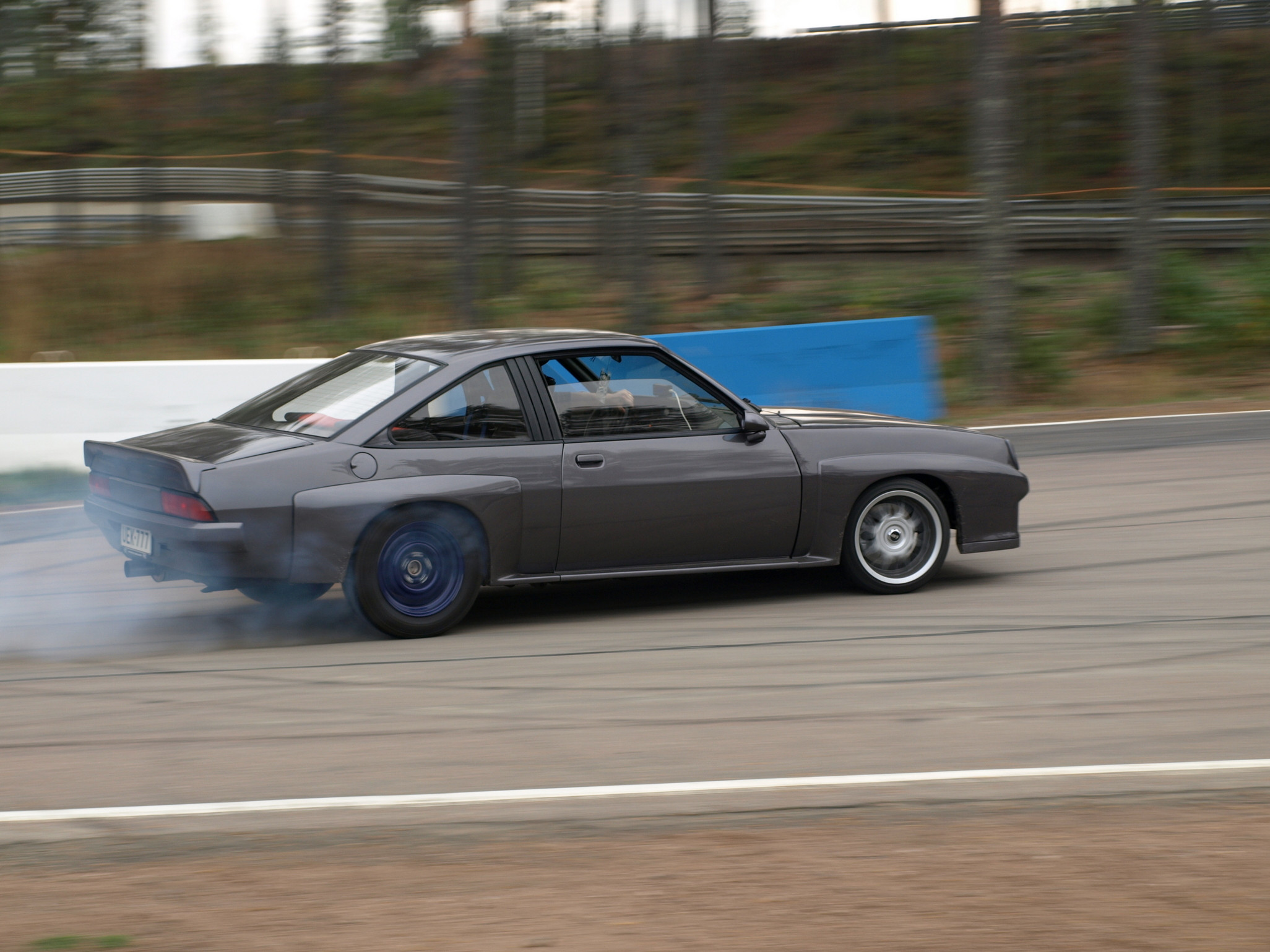 OCF Luisukunkku ja sprinttikunkku 2010 Kouvola, Tummanharmaa Opel Manta B Driftaa