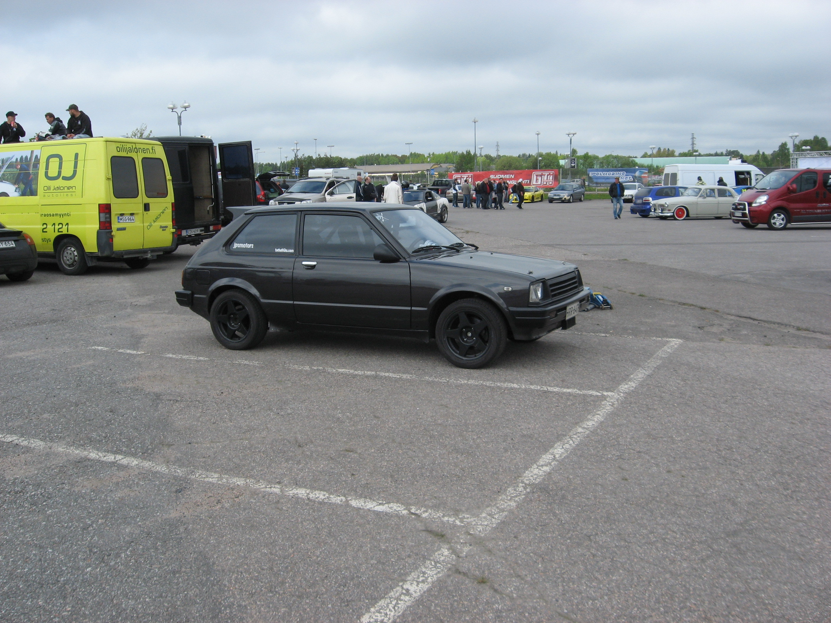 Radalle.com Artukainen 28.5.2011, Musta Toyota Starlet