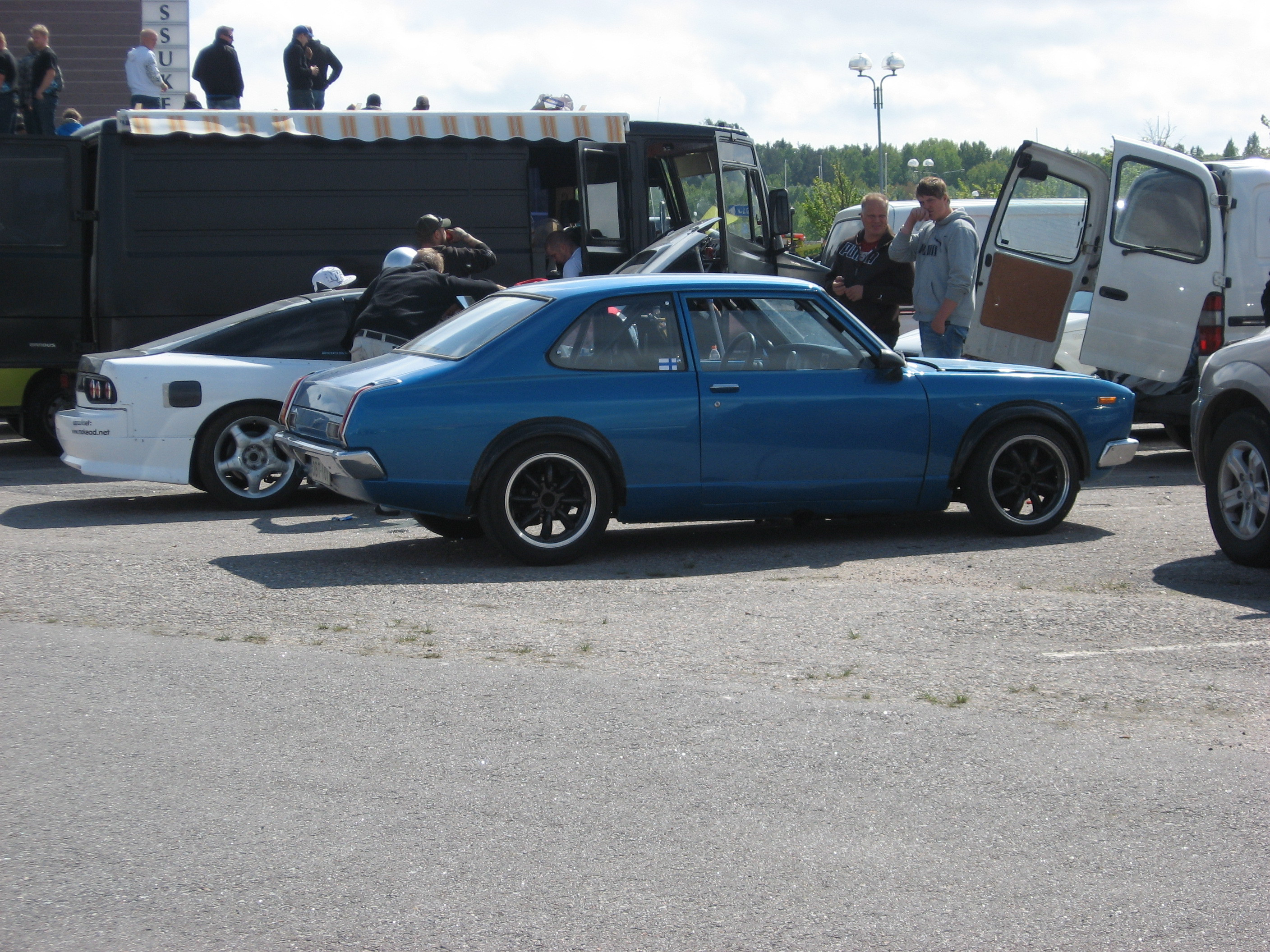 Radalle.com Artukainen 28.5.2011, Pystylamppu Toyota Carina, sininen